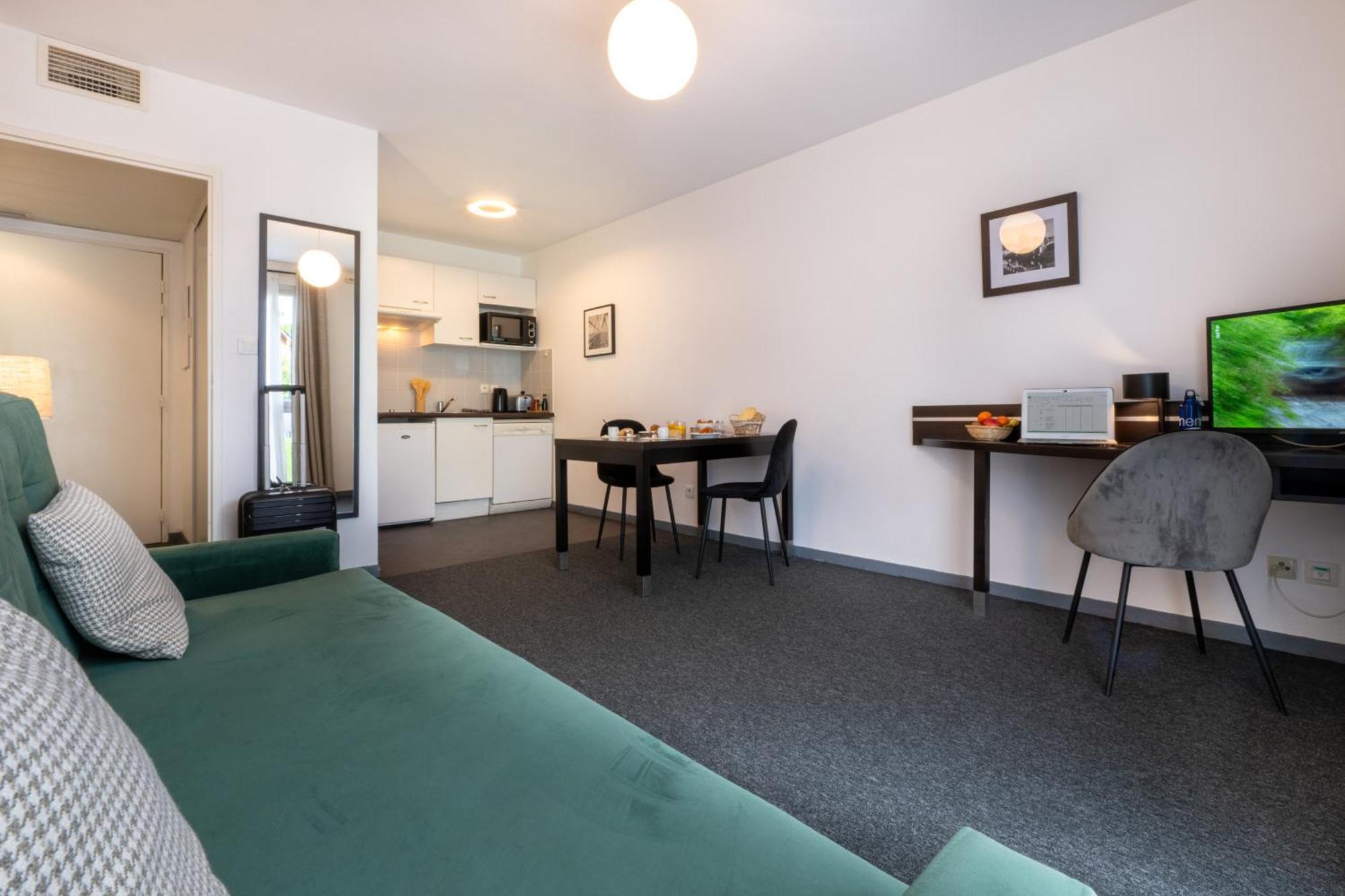 One-Bedroom Apartment,1594672416:JPEG