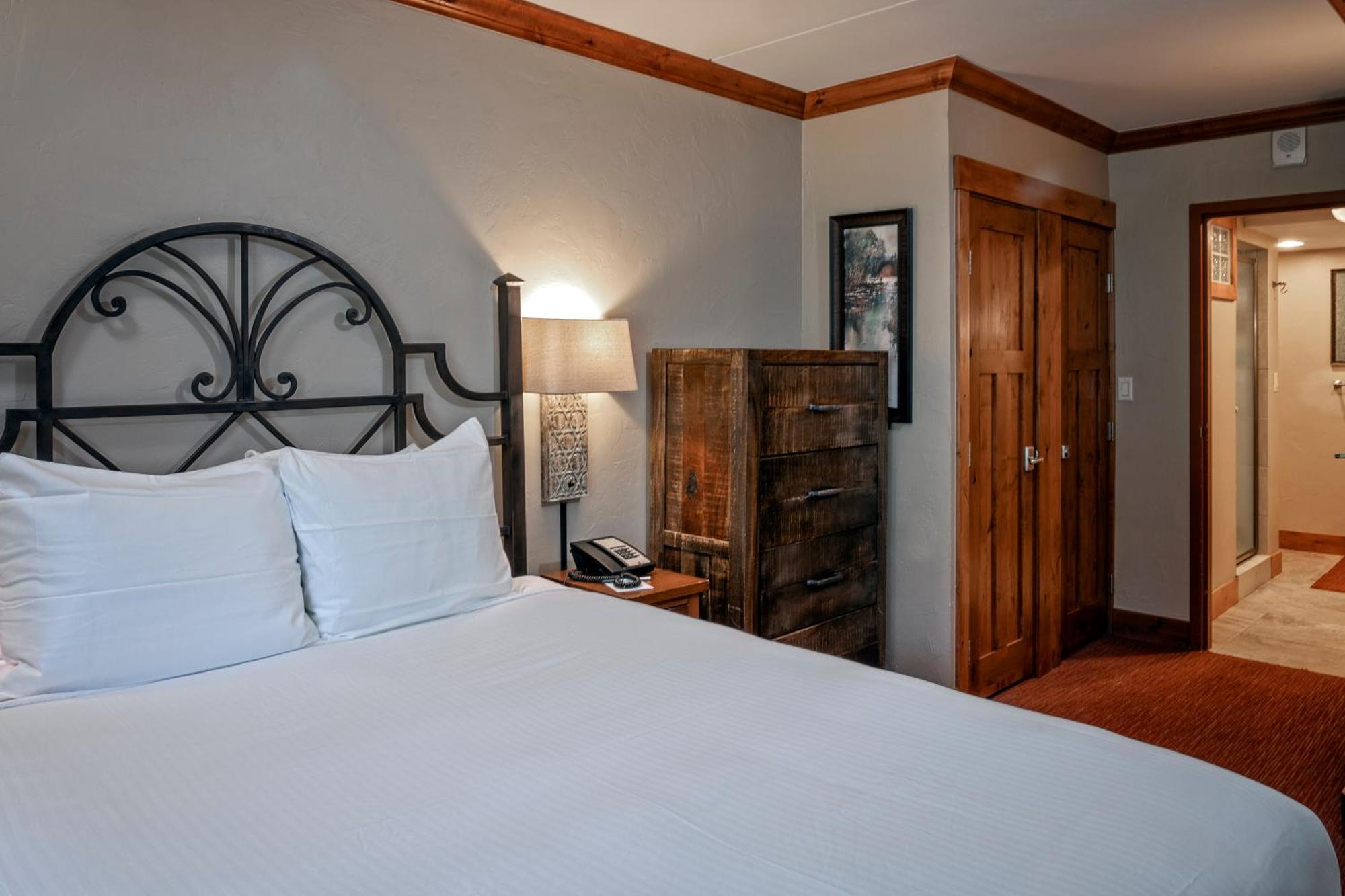 Building Four One-Bedroom Suite