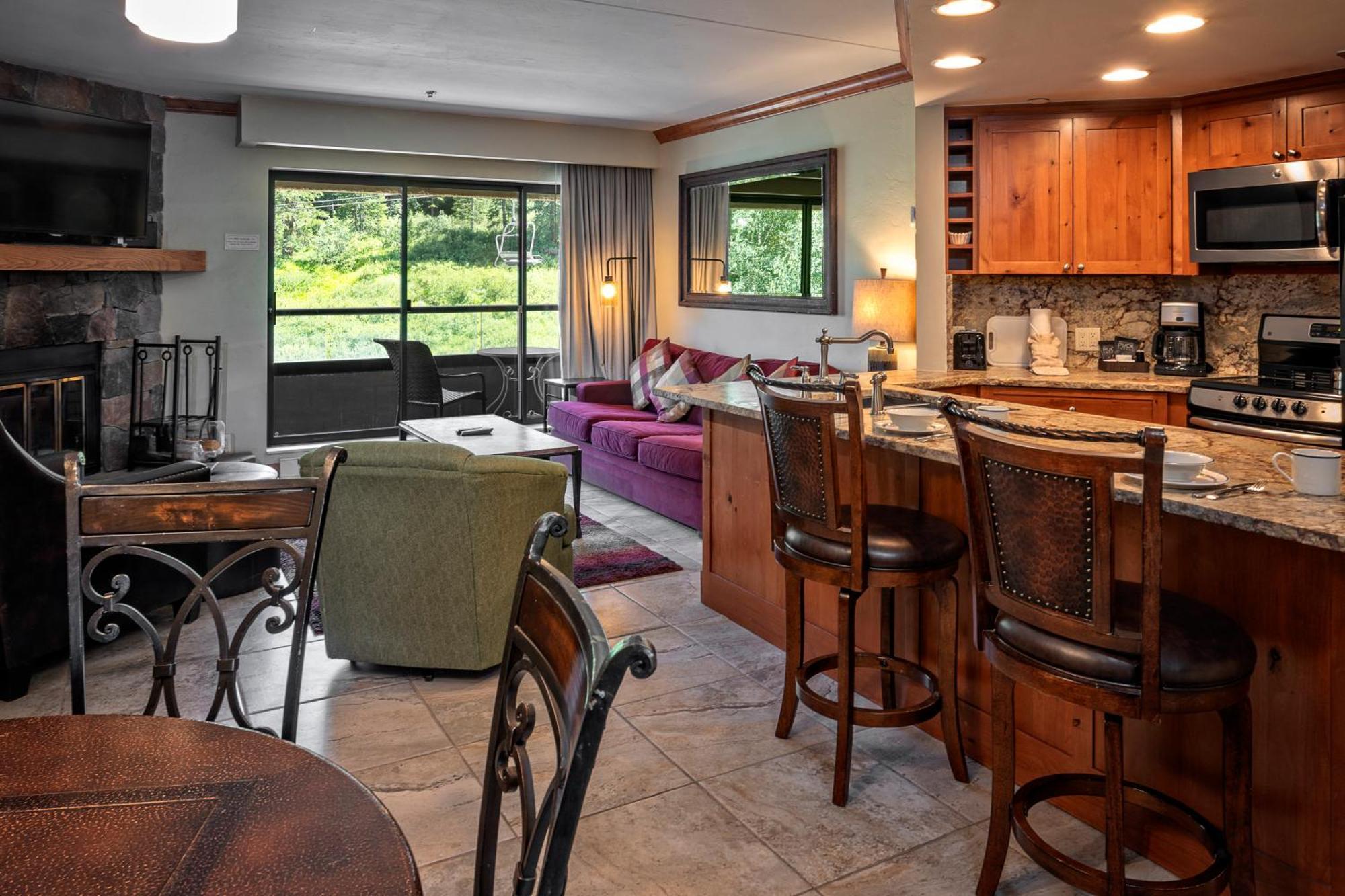 Building Four One-Bedroom Suite