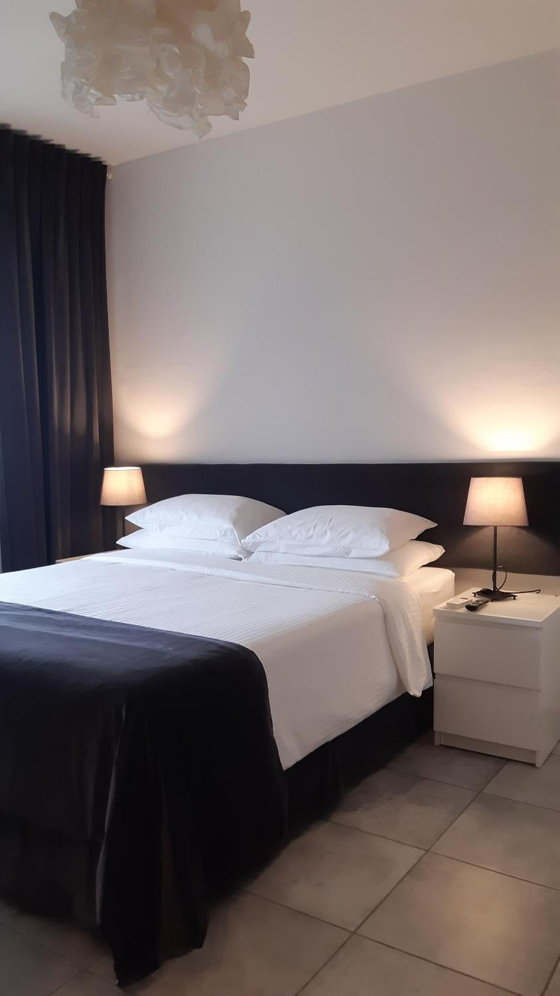 Double or Twin Room Private Bathroom