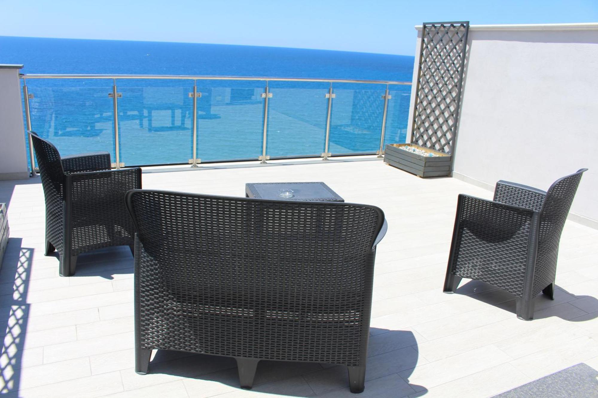 Deluxe King Suite