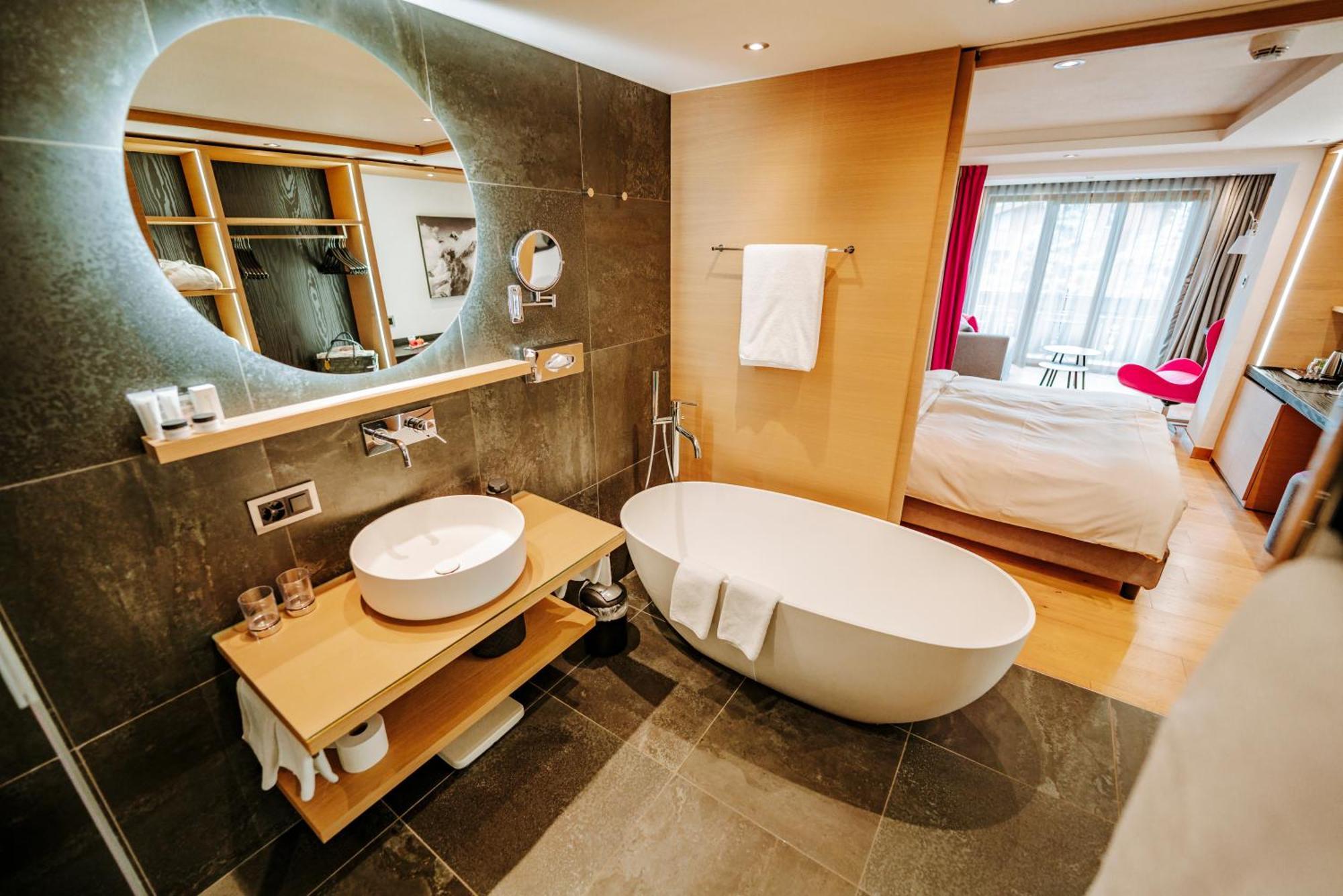 Deluxe Double Room with Matterhorn View,1601682979:JPEG