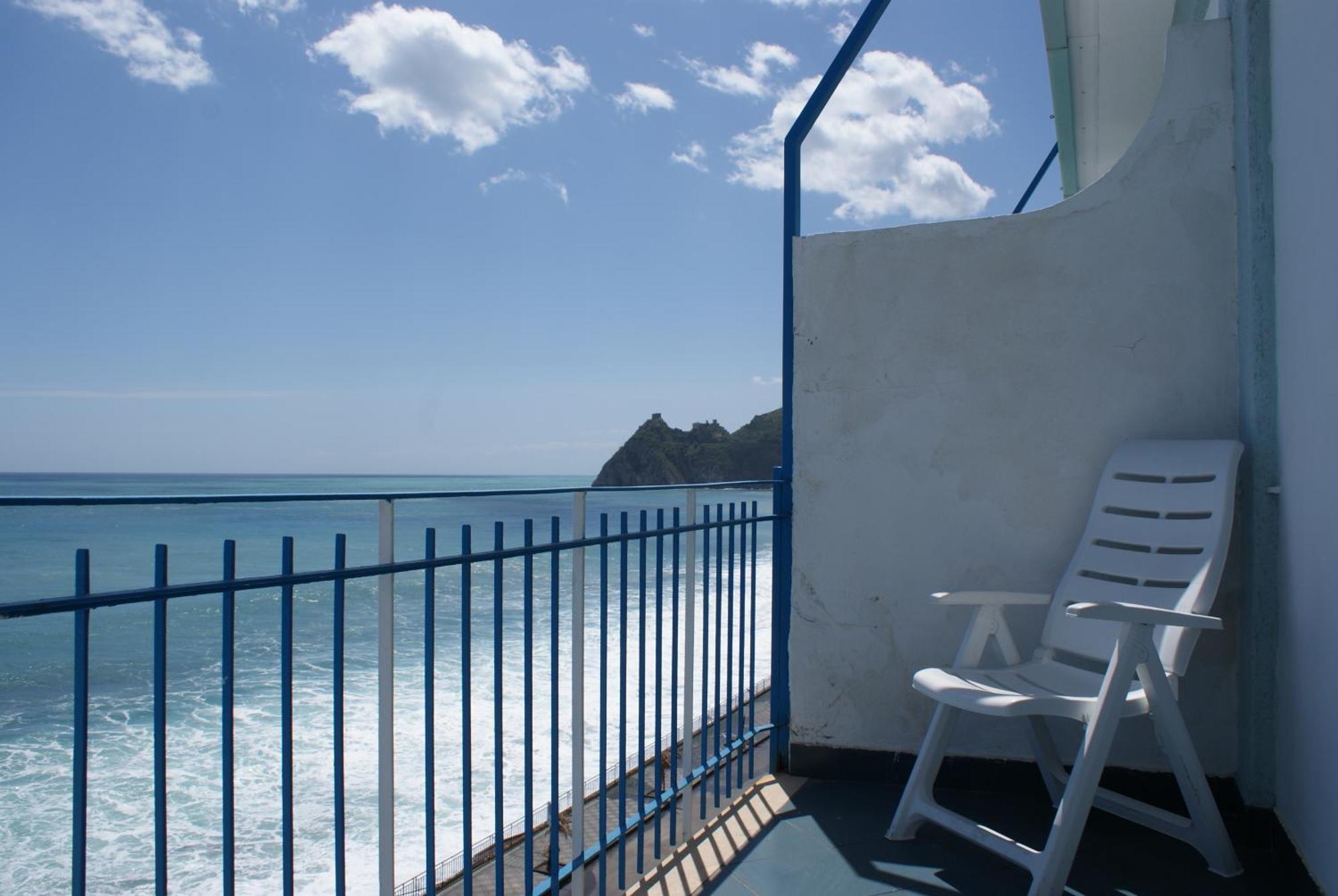 Camera Singola con Balcone e Vista Mare
