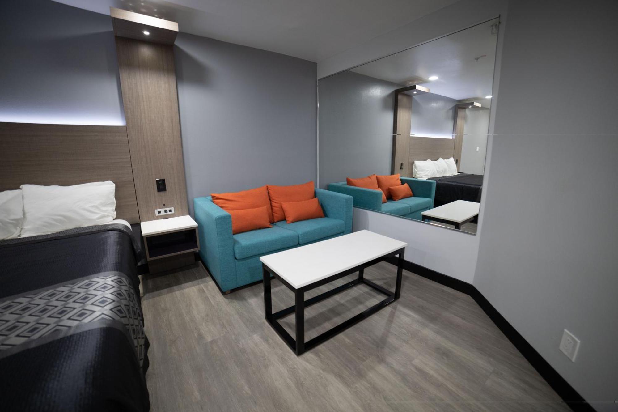 King Suite- Non-Smoking,1606048068:JPEG