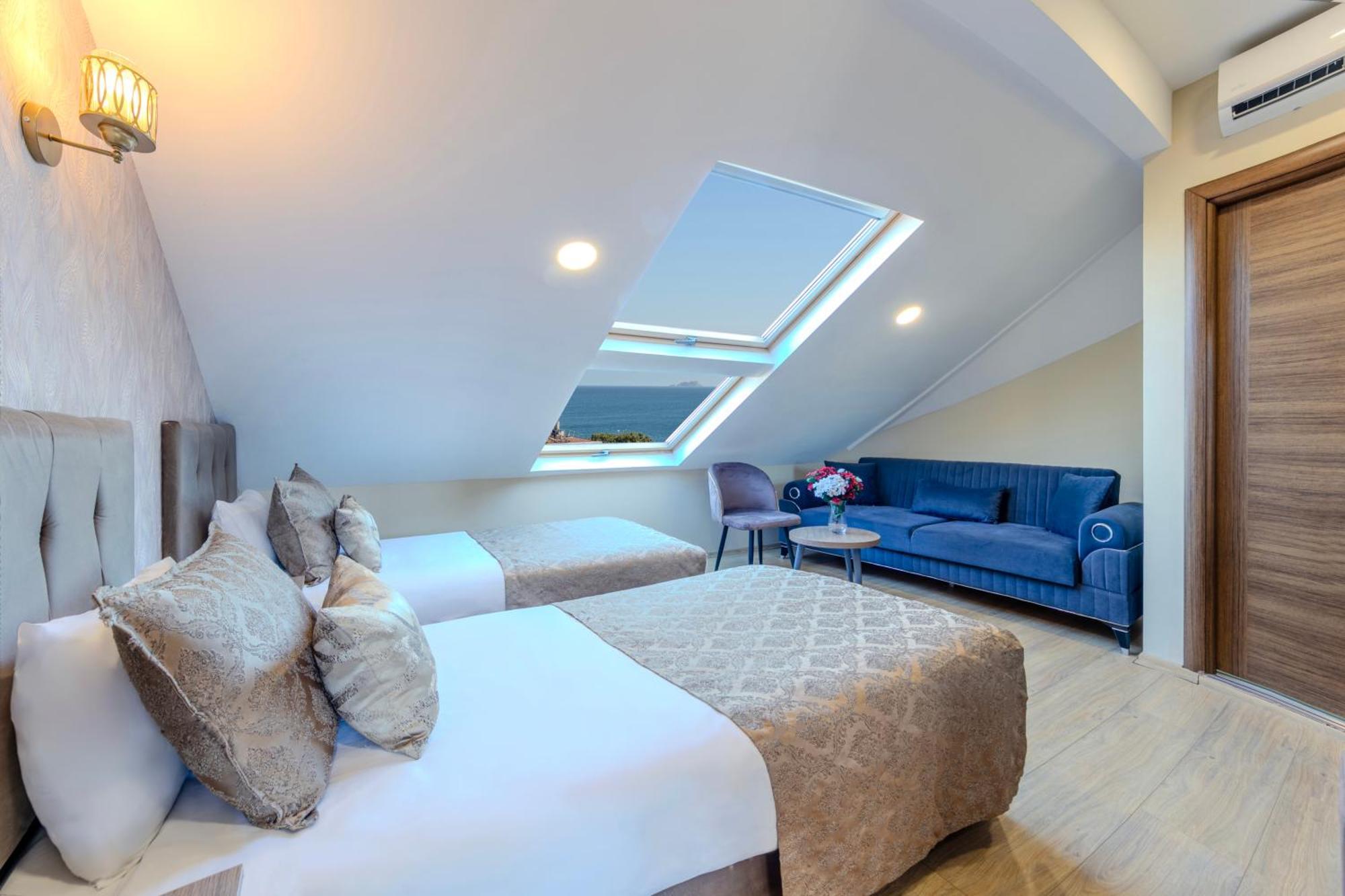 Double or Twin Room Side Sea View