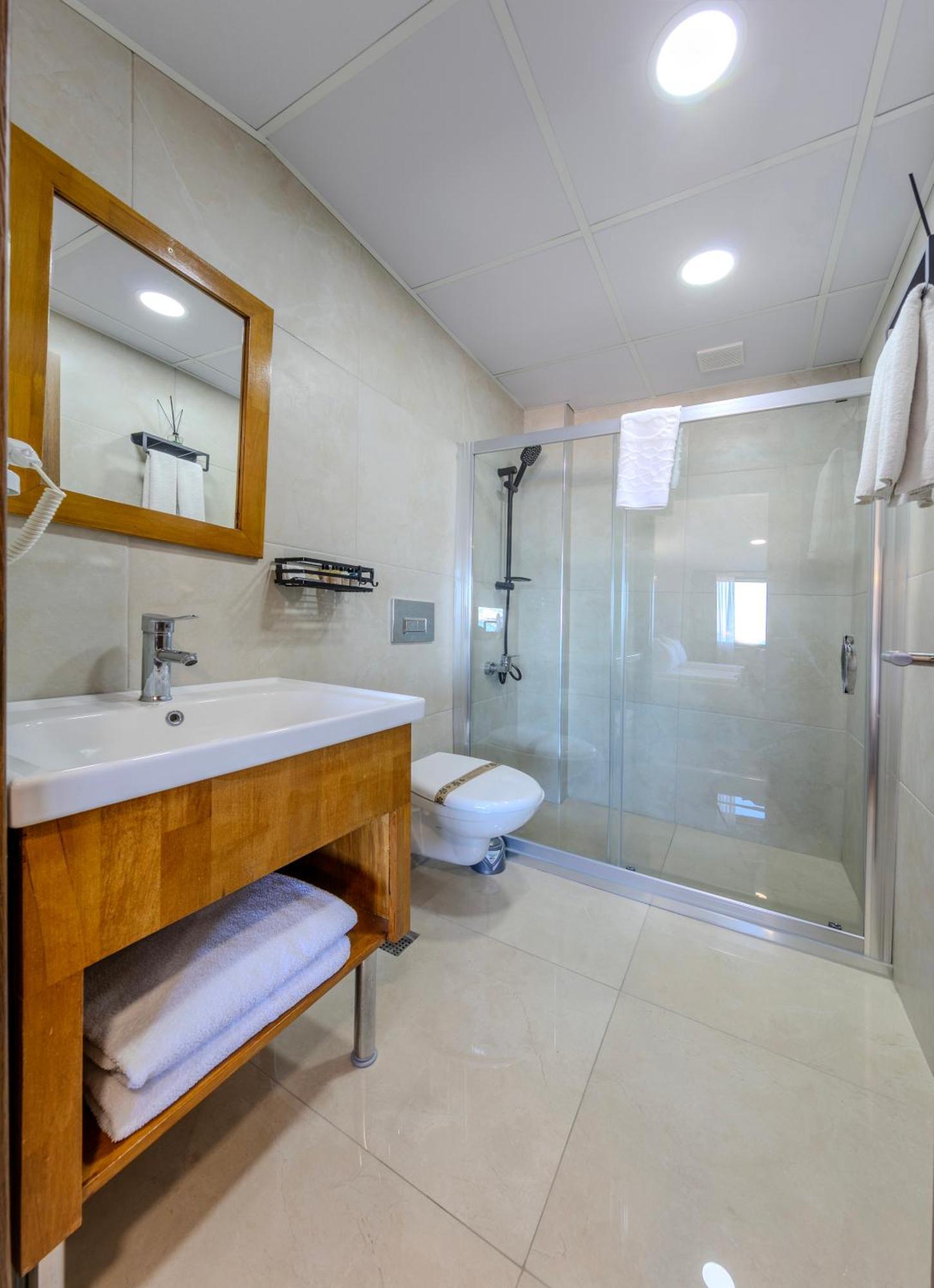 Double or Twin Room Side Sea View
