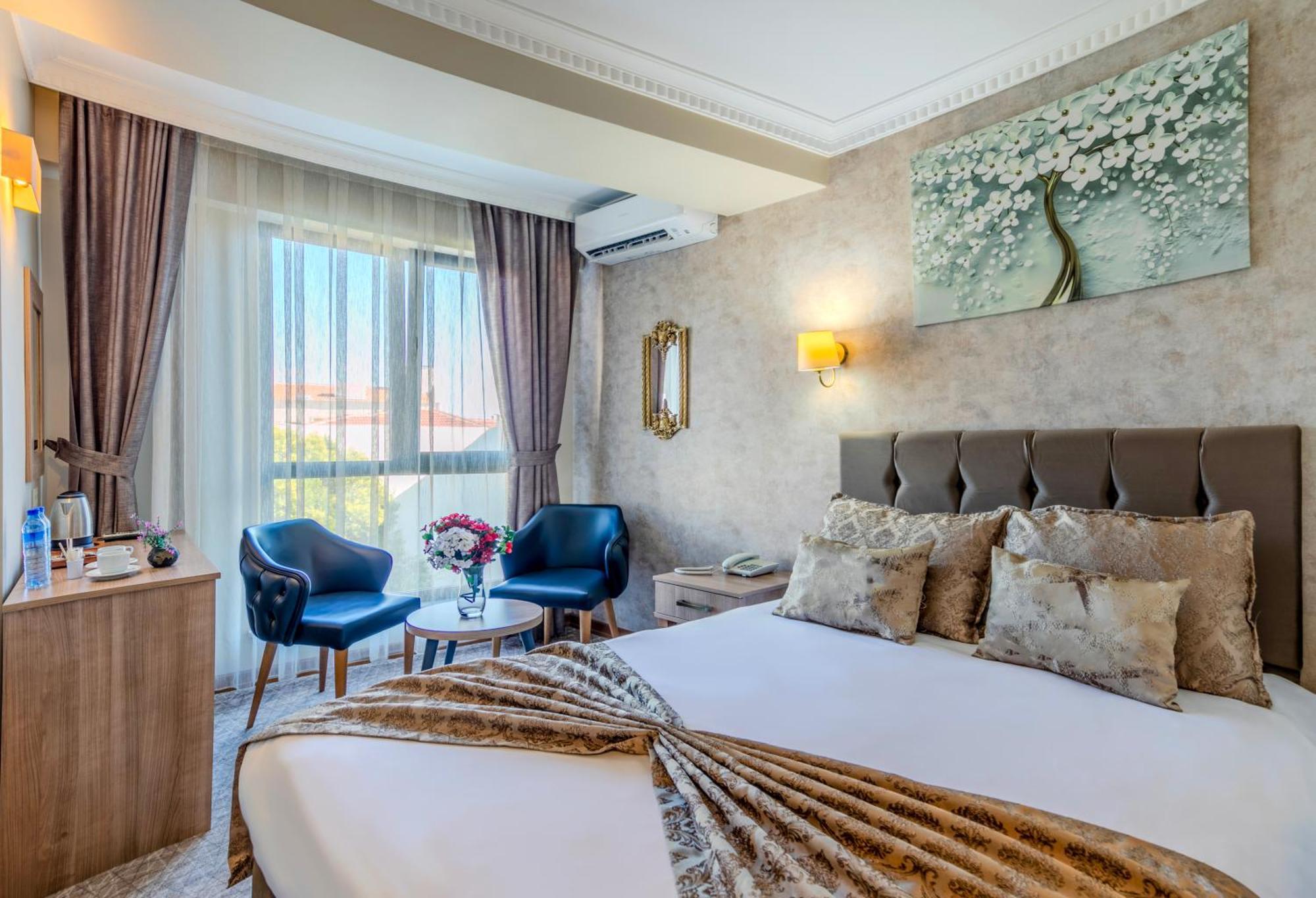 Double or Twin Room Side Sea View