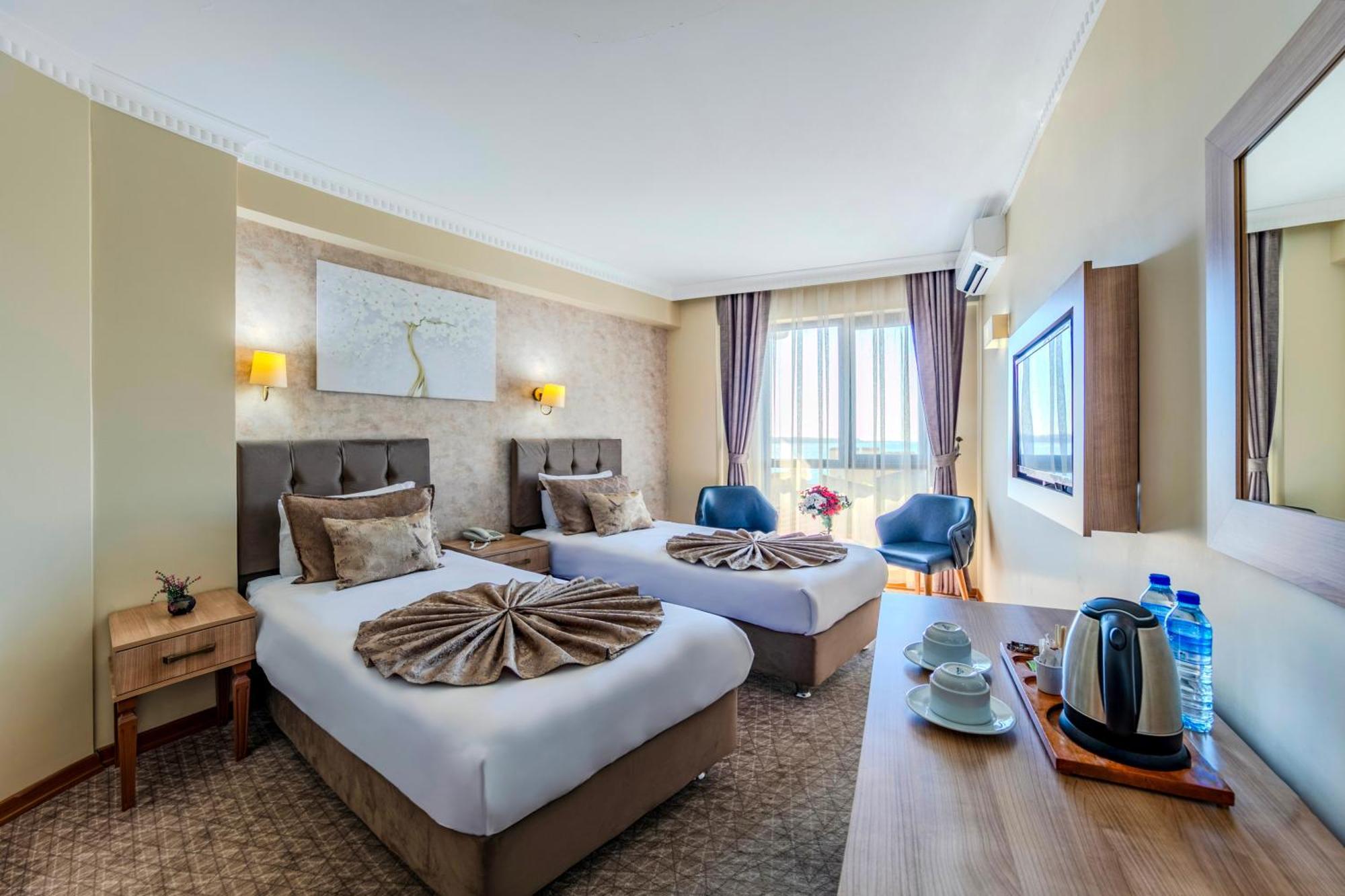 Double or Twin Room Side Sea View