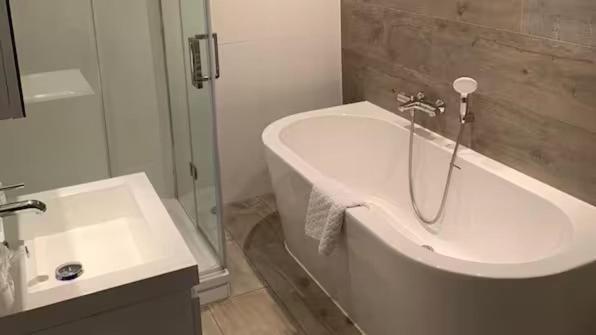 Deluxe Double Room with Bath,1608791979:JPEG
