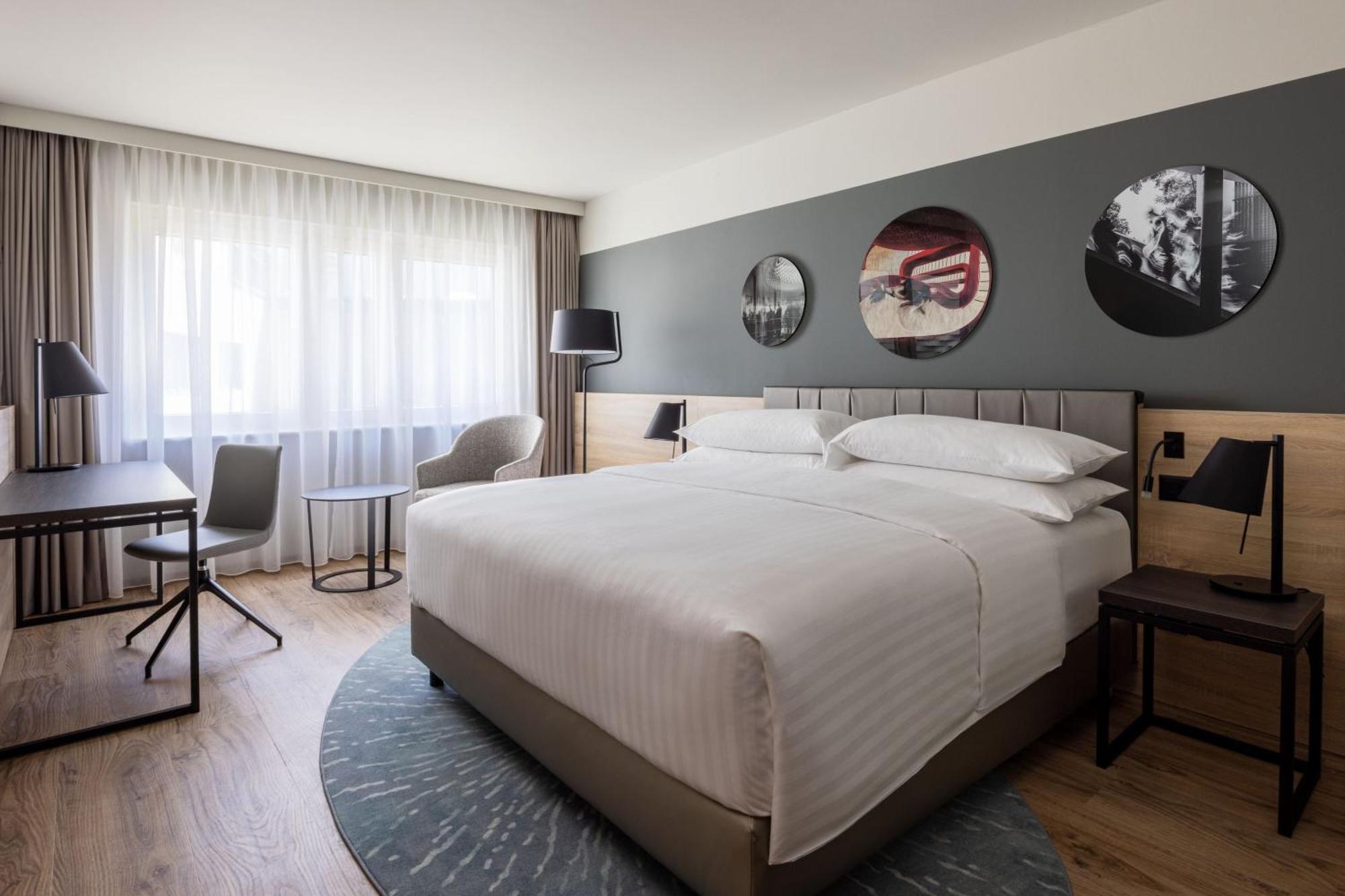 Superior King Room