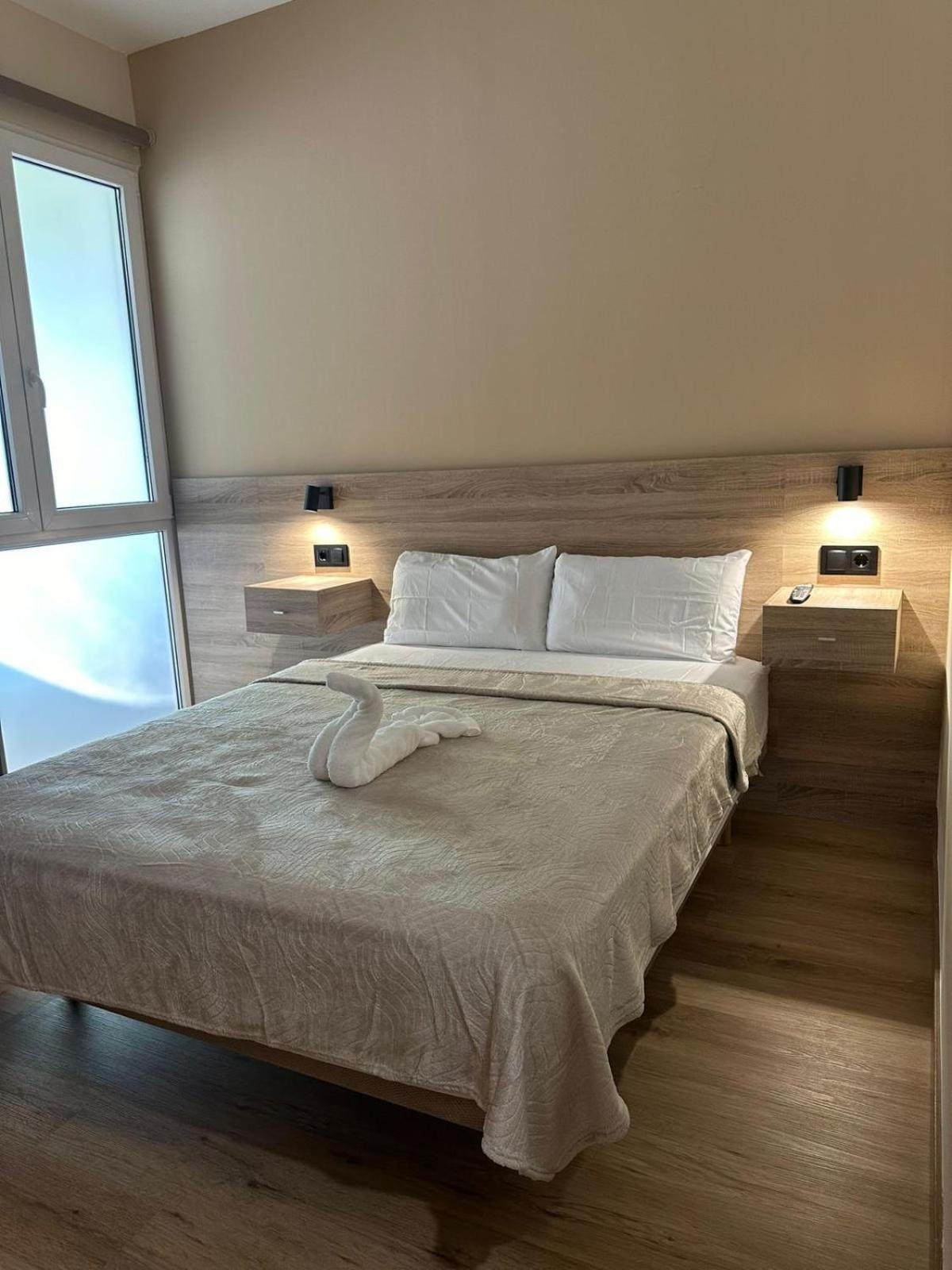 Deluxe Queen Room,1639087556:JPEG
