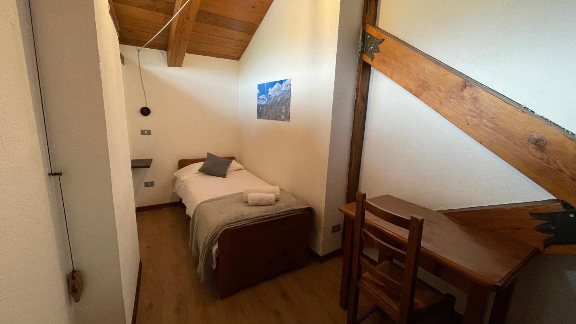 Twin Room,1611182403:JPEG