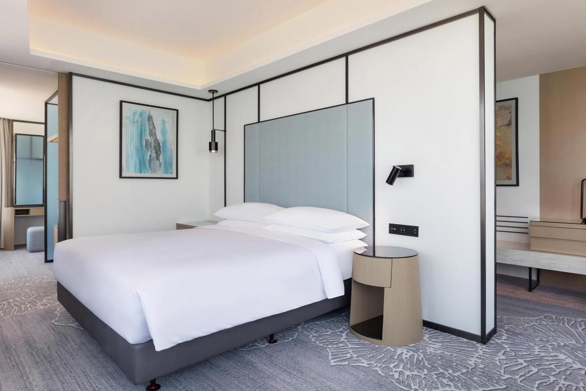 Executive Oceanview Suite 1 King