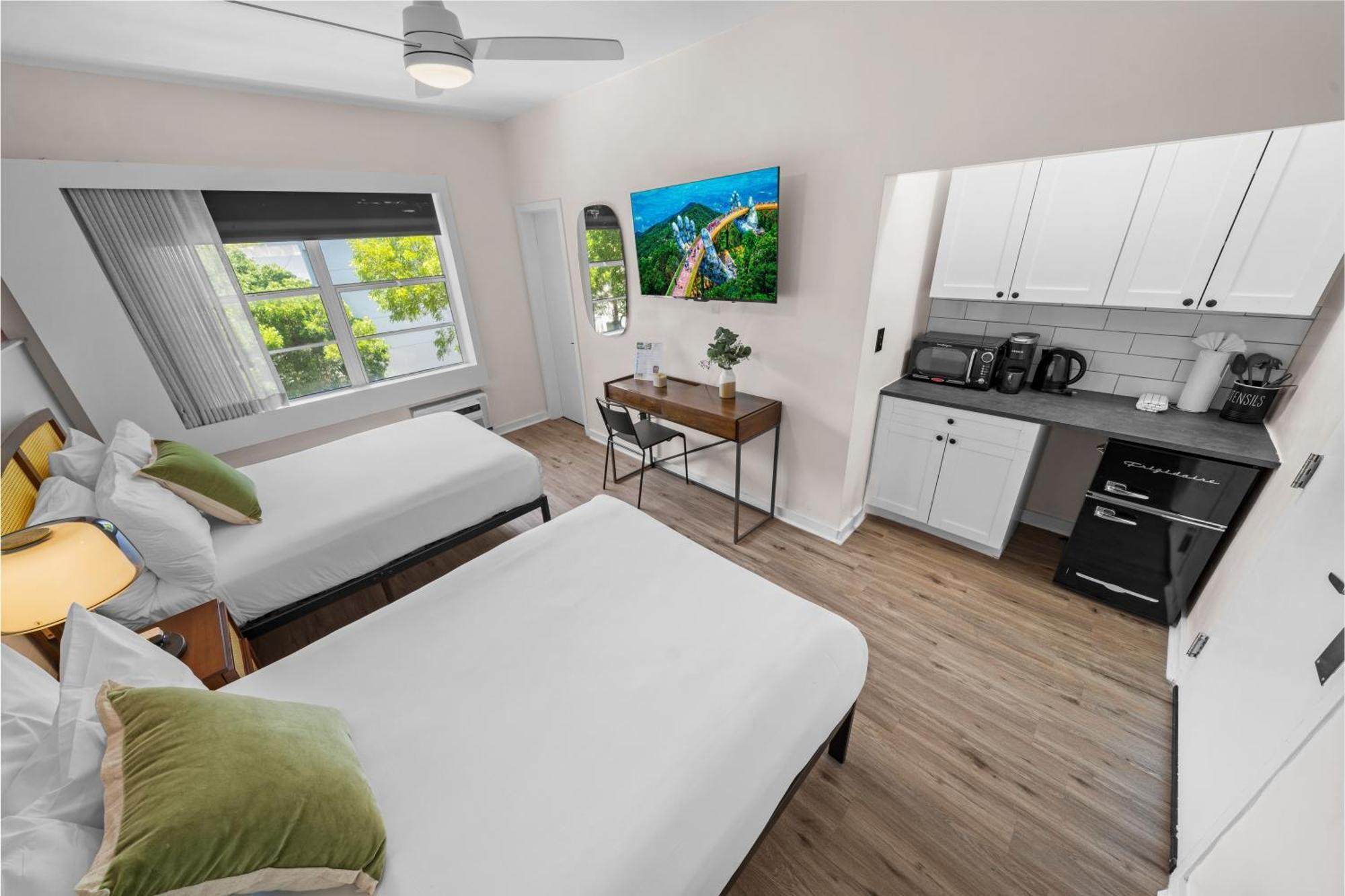 Deluxe Two Queen Beds Kitchenette