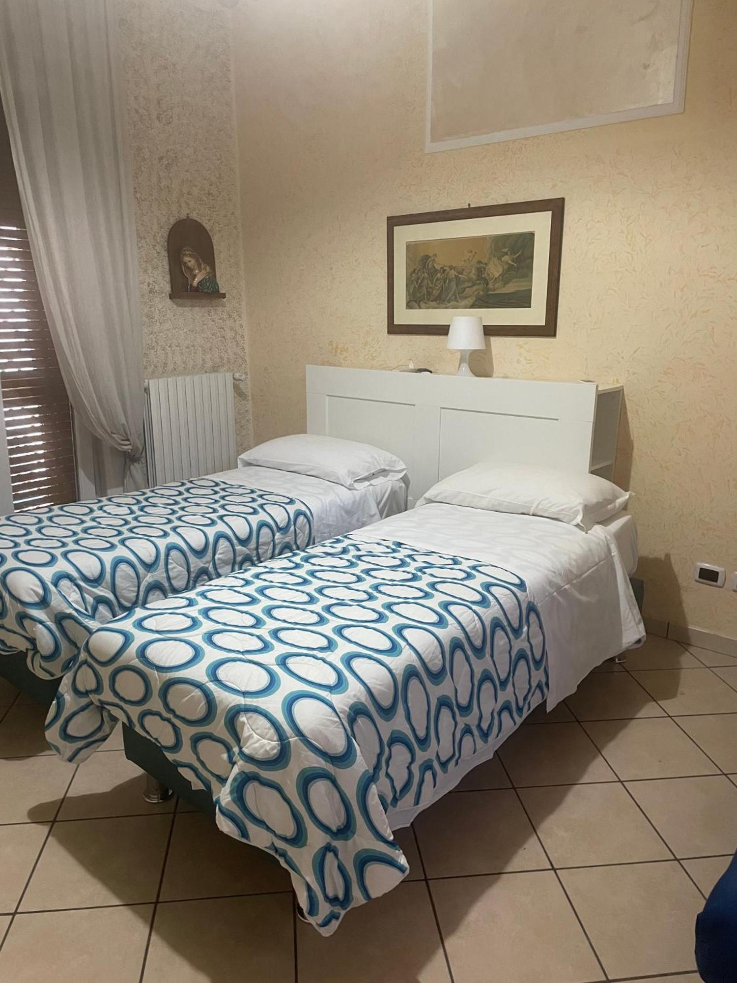 Double or Twin Room Private External Bathroom