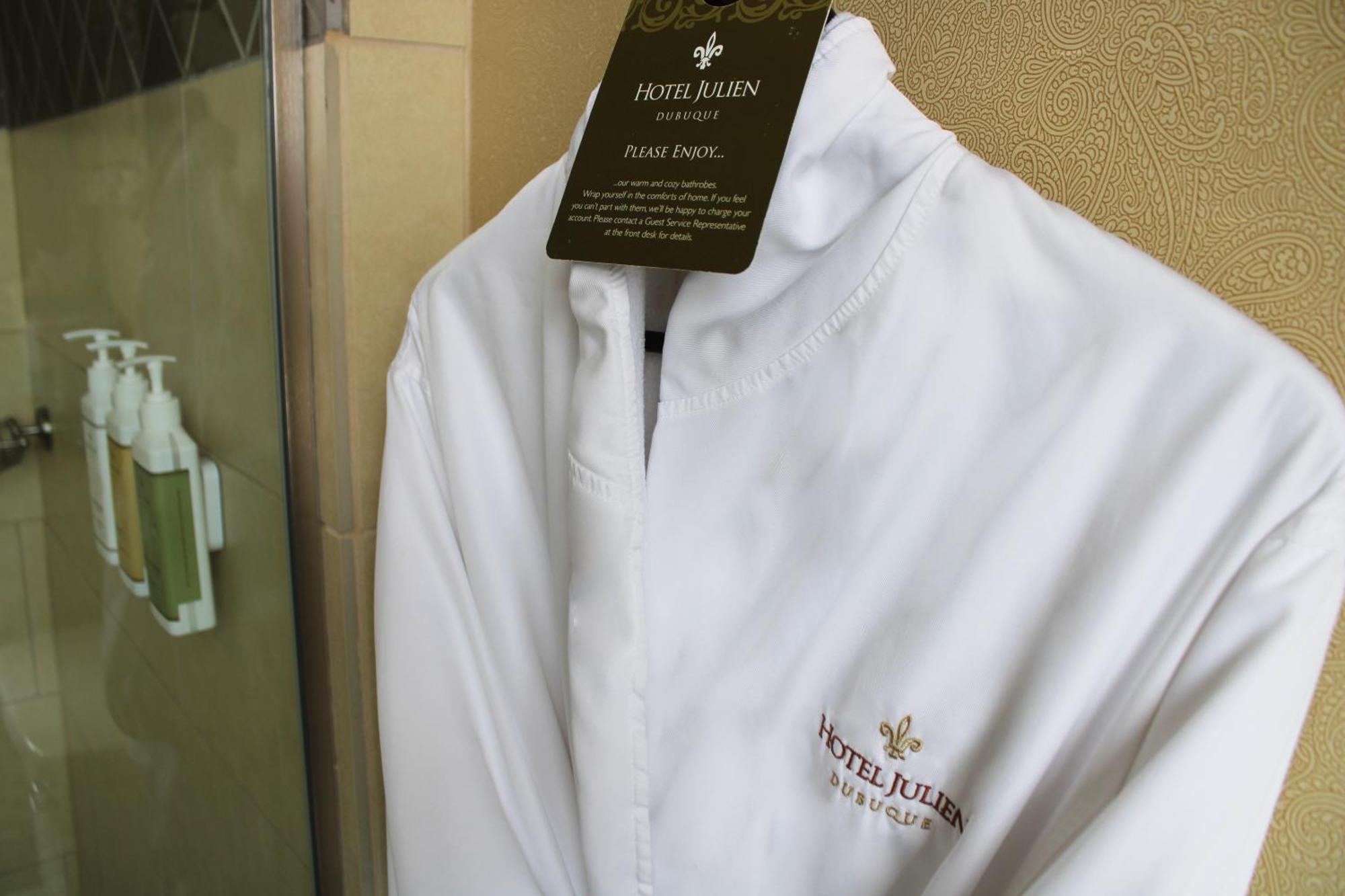 Queen Room,1746894835:JPEG