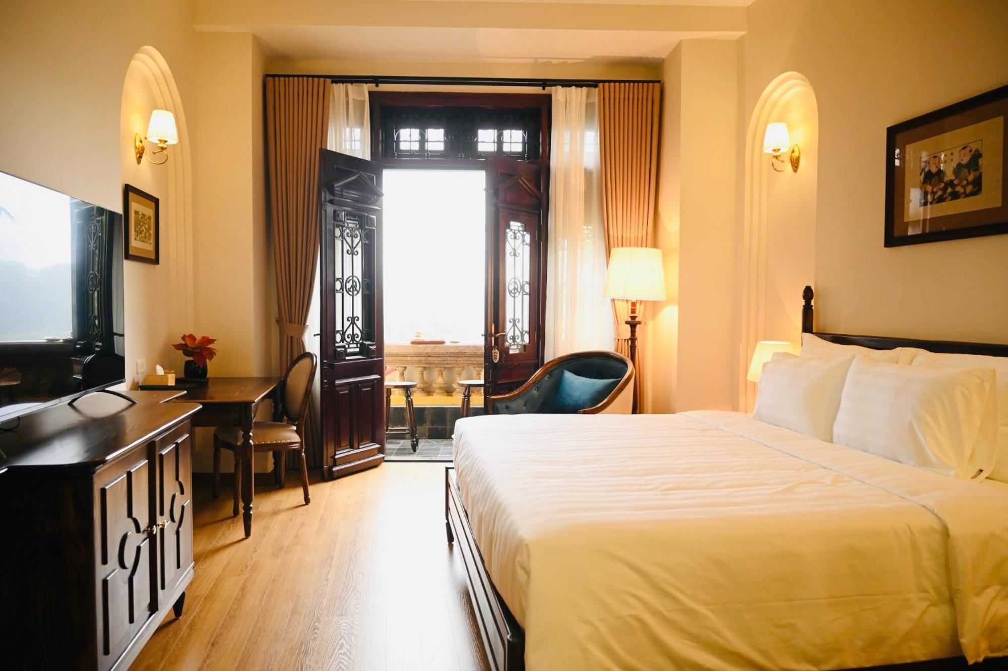 Suite Balcony with City View,1615906132:JPEG