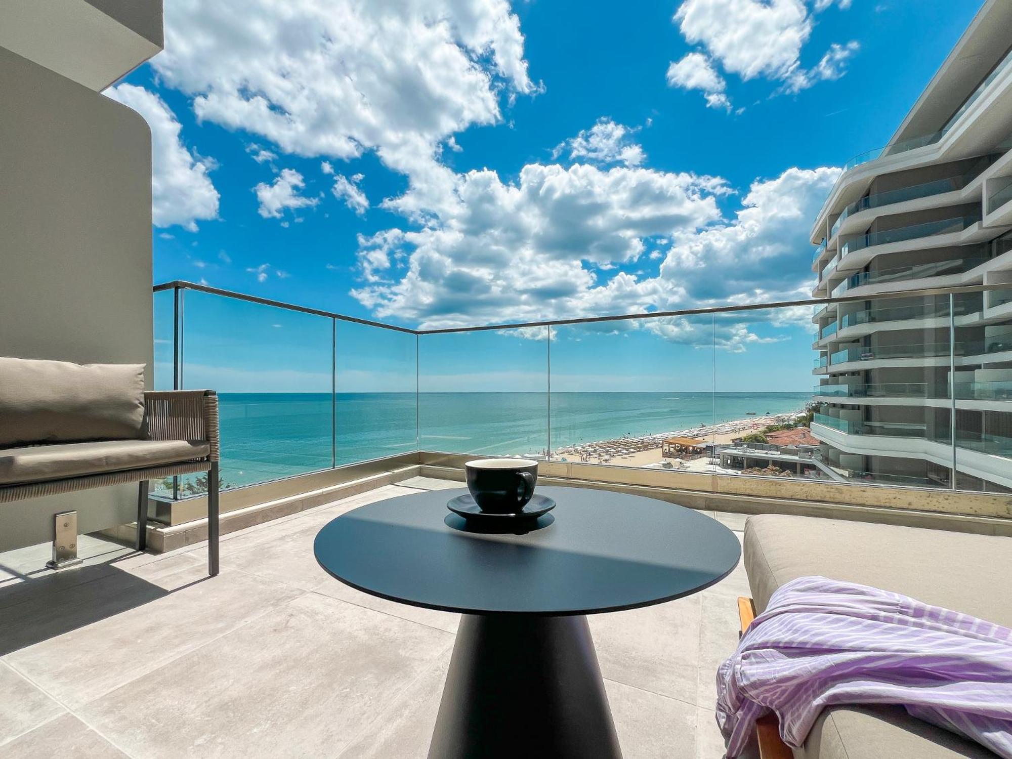 Deluxe STAR Bed Room Large Balcony unlimited access to Calma SPA Center