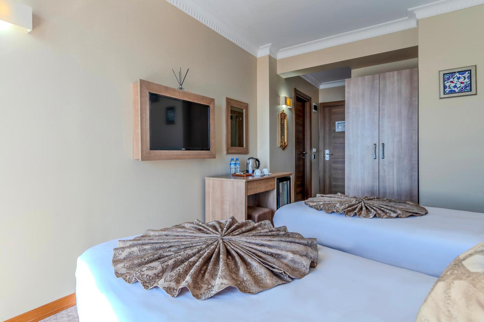 Double or Twin Room Side Sea View