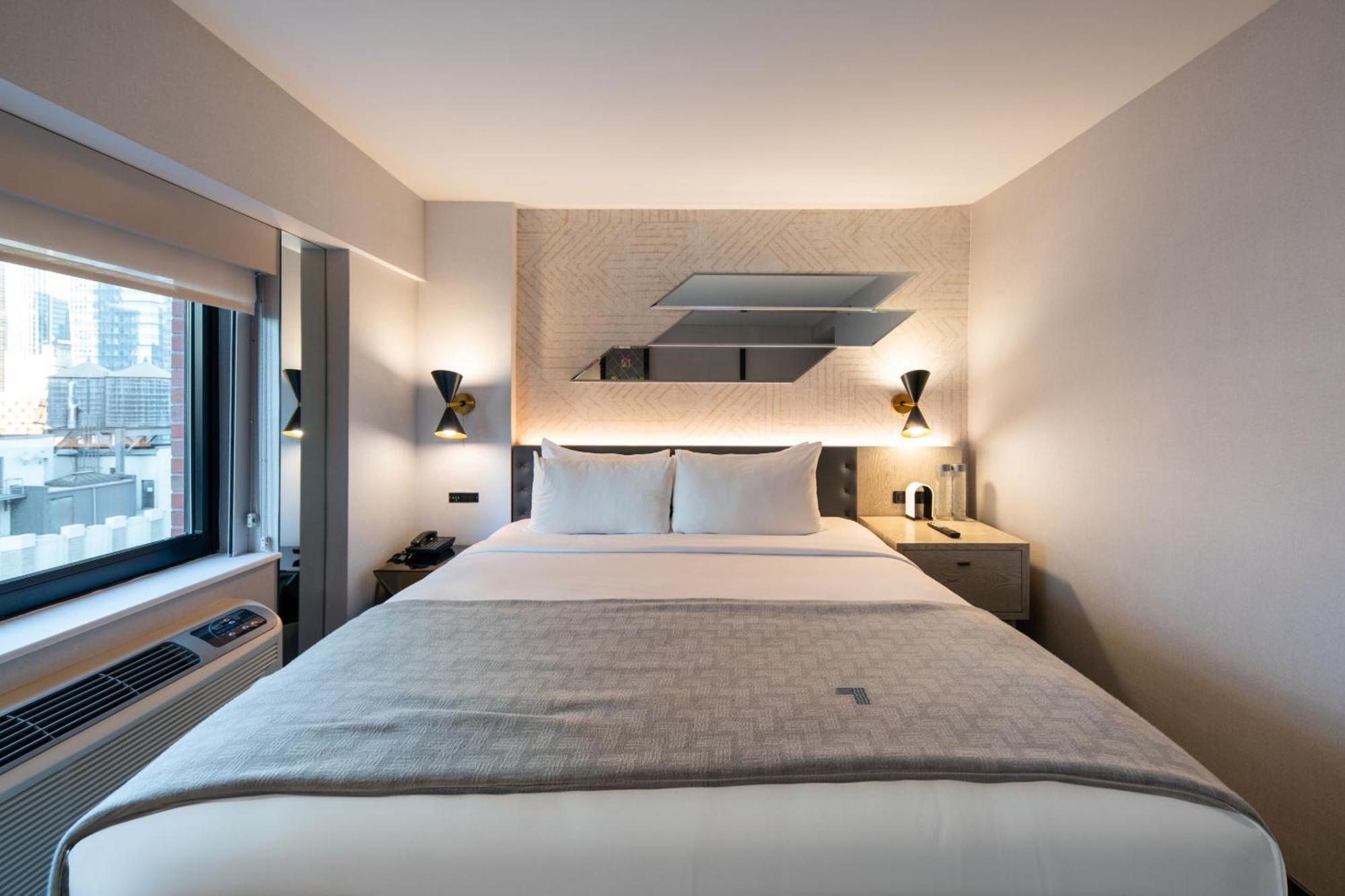 Superior King High Floor Room