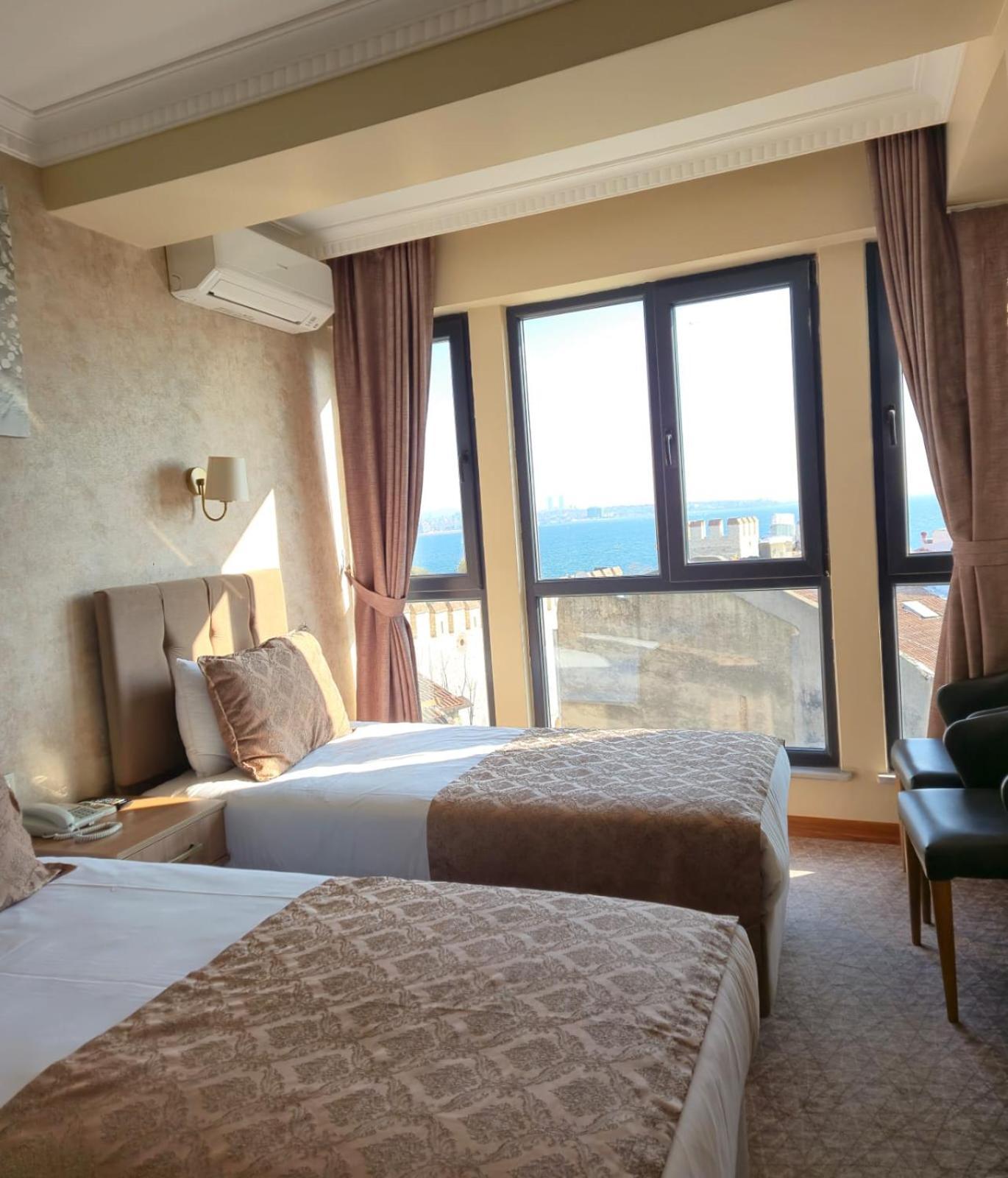 Double or Twin Room Side Sea View