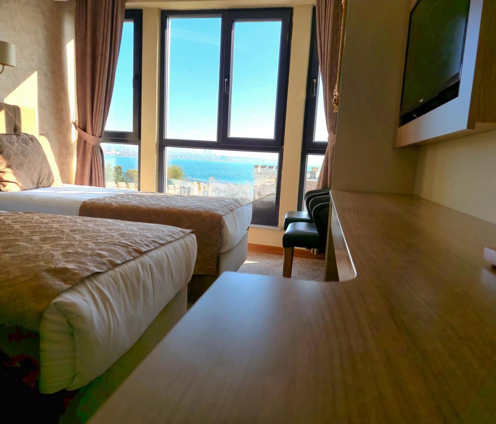 Double or Twin Room Side Sea View