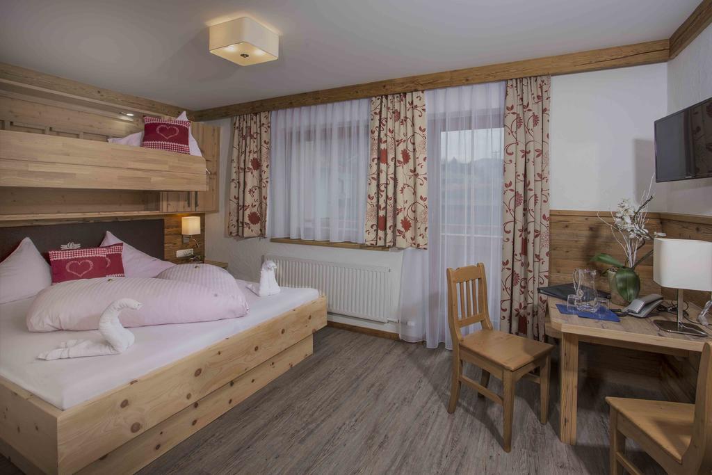 Double Room,410852274:JPEG