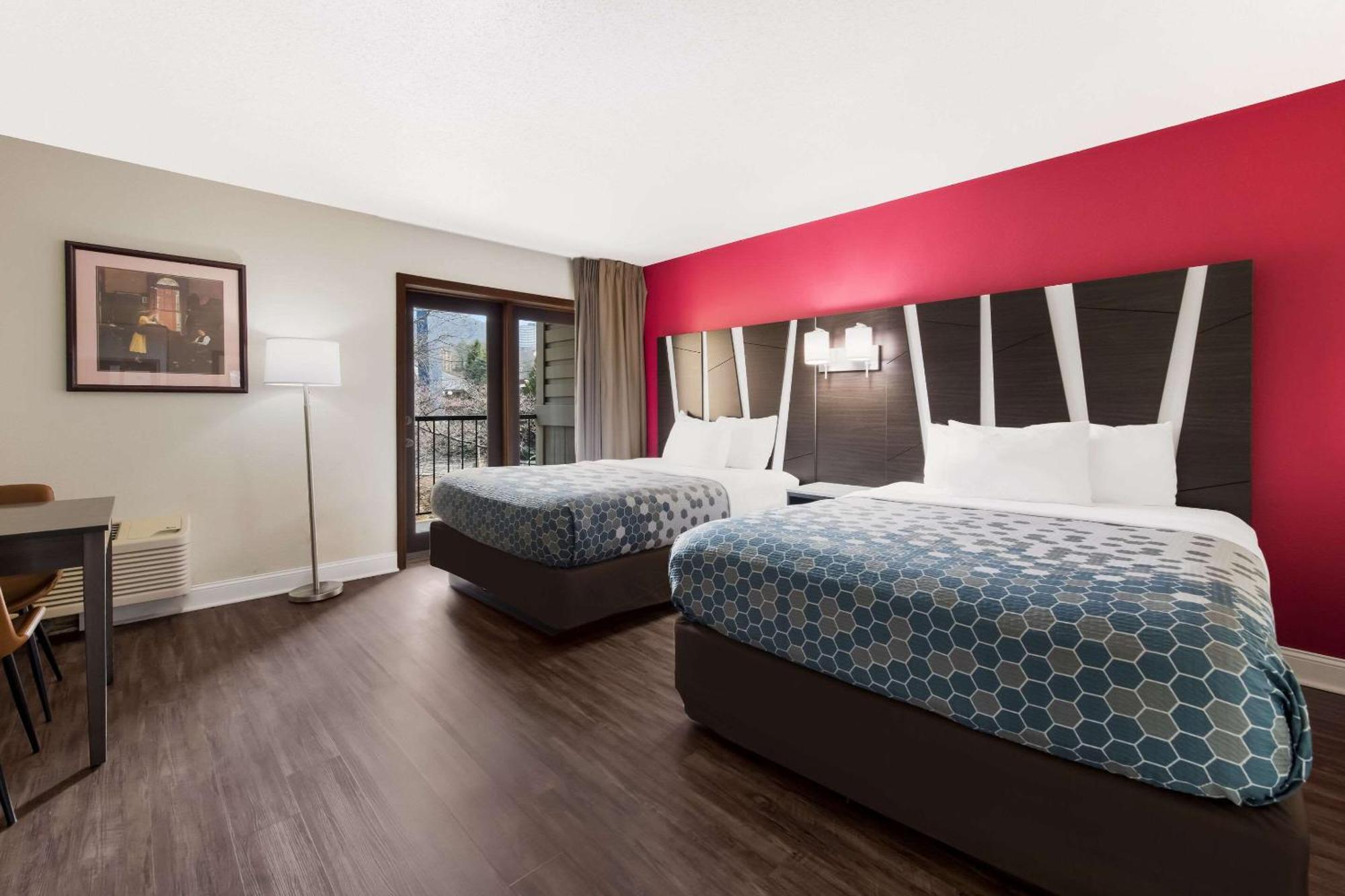 Queen Room Two Queen Beds River View Non-Smoking