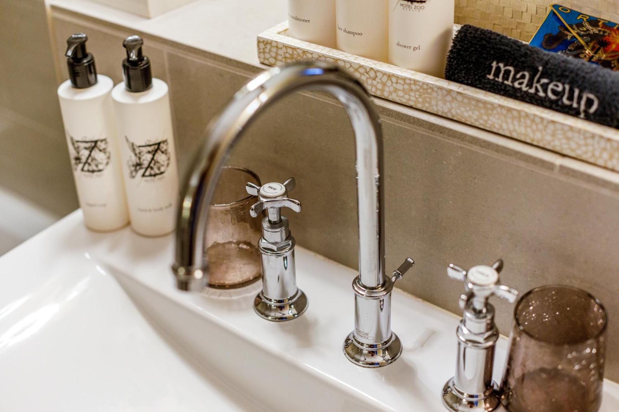 Superior Room,1629913325:JPEG