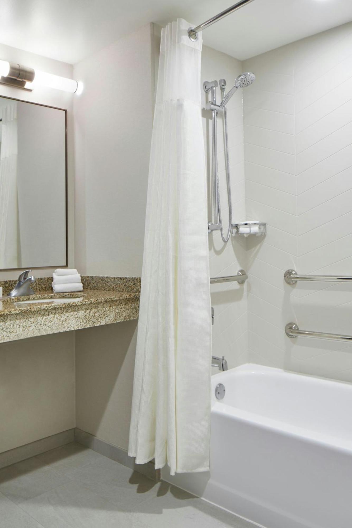 King Room Bathtub Mobility Access or Hearing Accessible