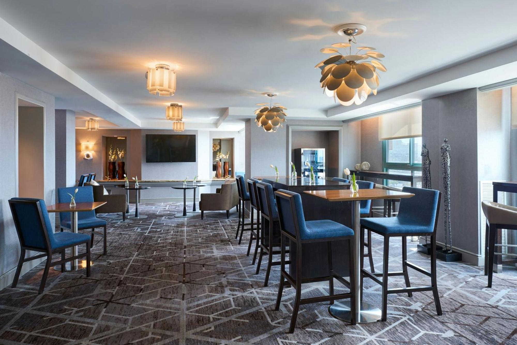 Club Level Club lounge access Guest room 1 King