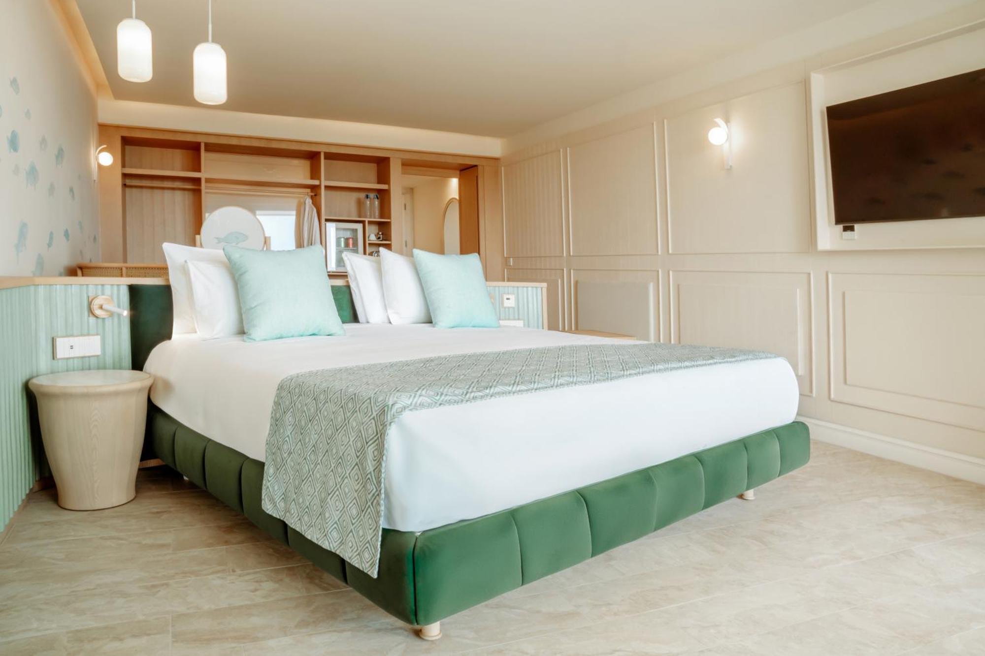 Suite King With Sofa Bed,1652116814:JPEG