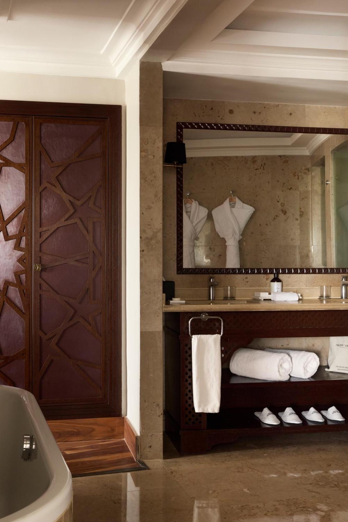 Deluxe 1 Bedroom Suite