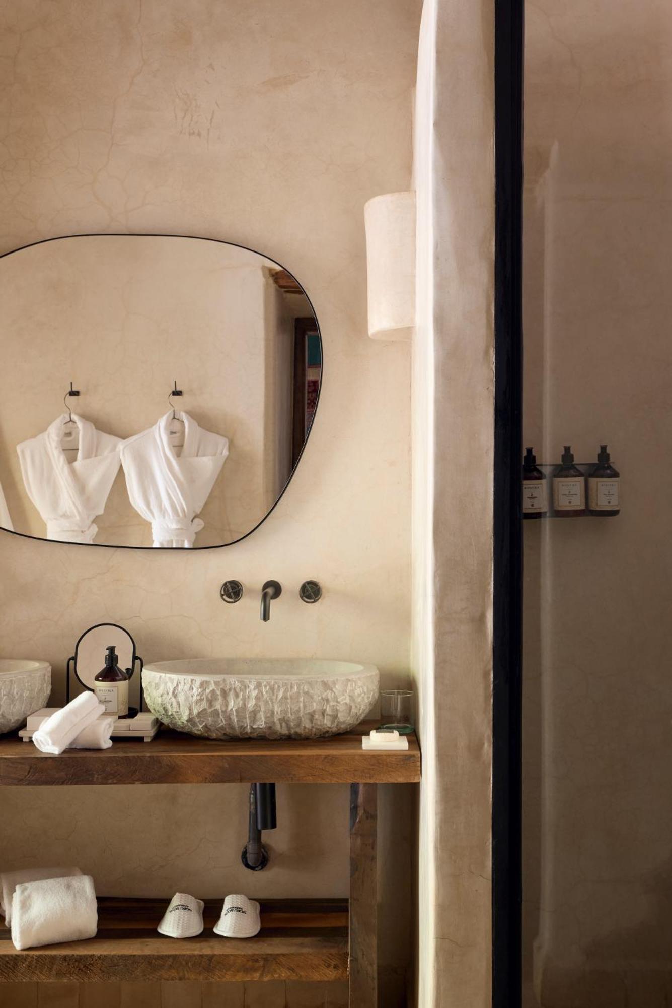 Nobu Riad