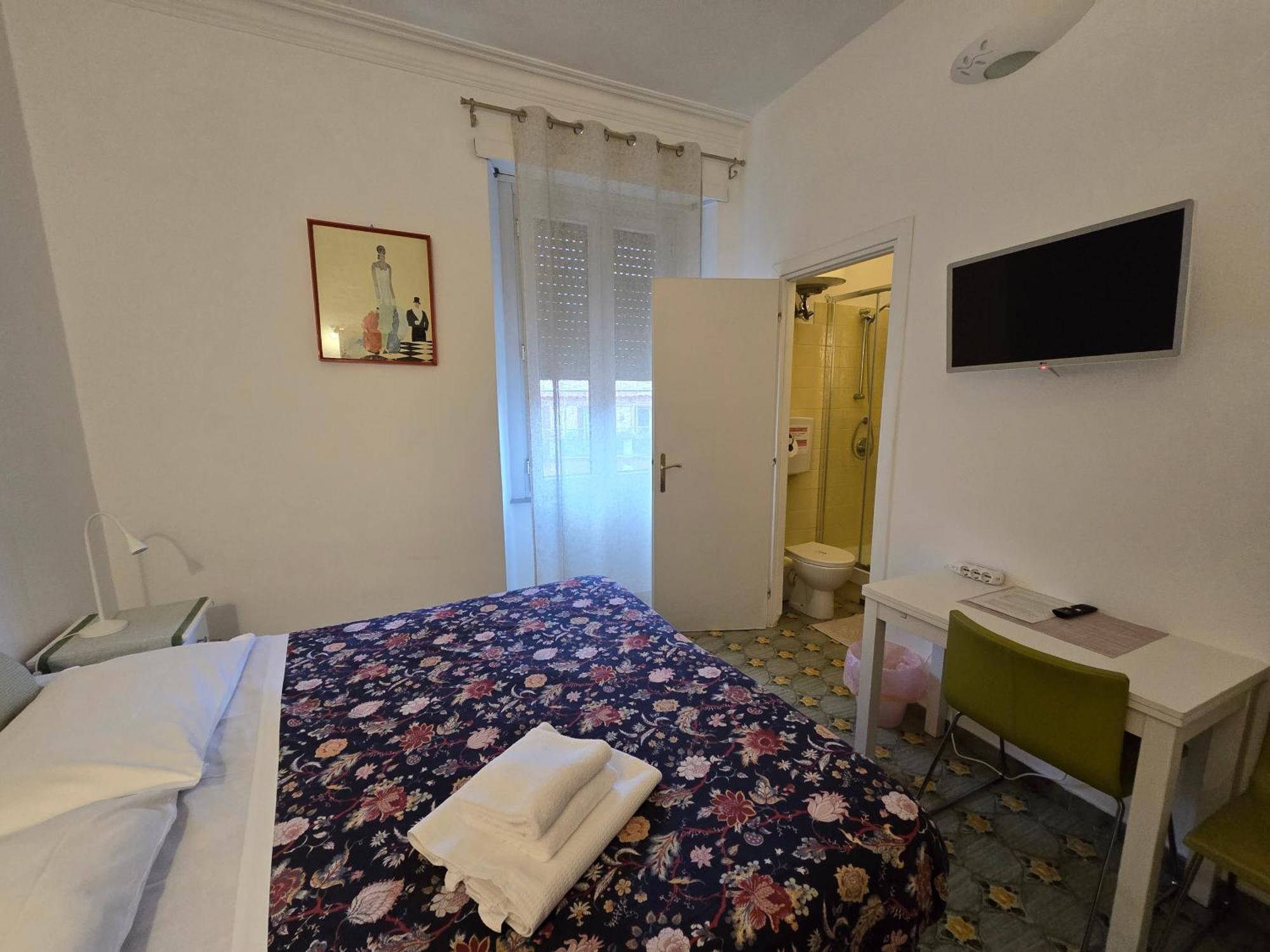 Double Room Private Bathroom