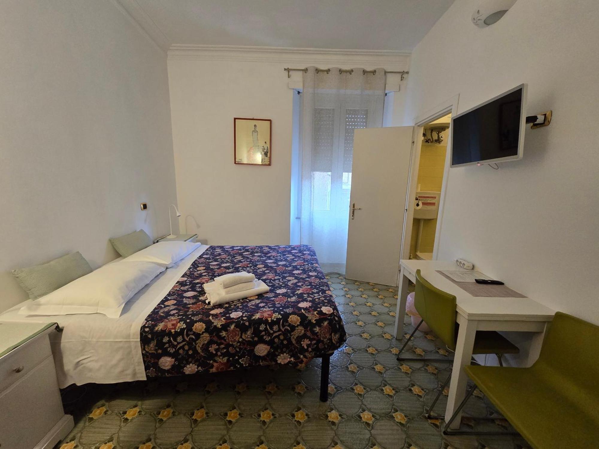 Double Room Private Bathroom