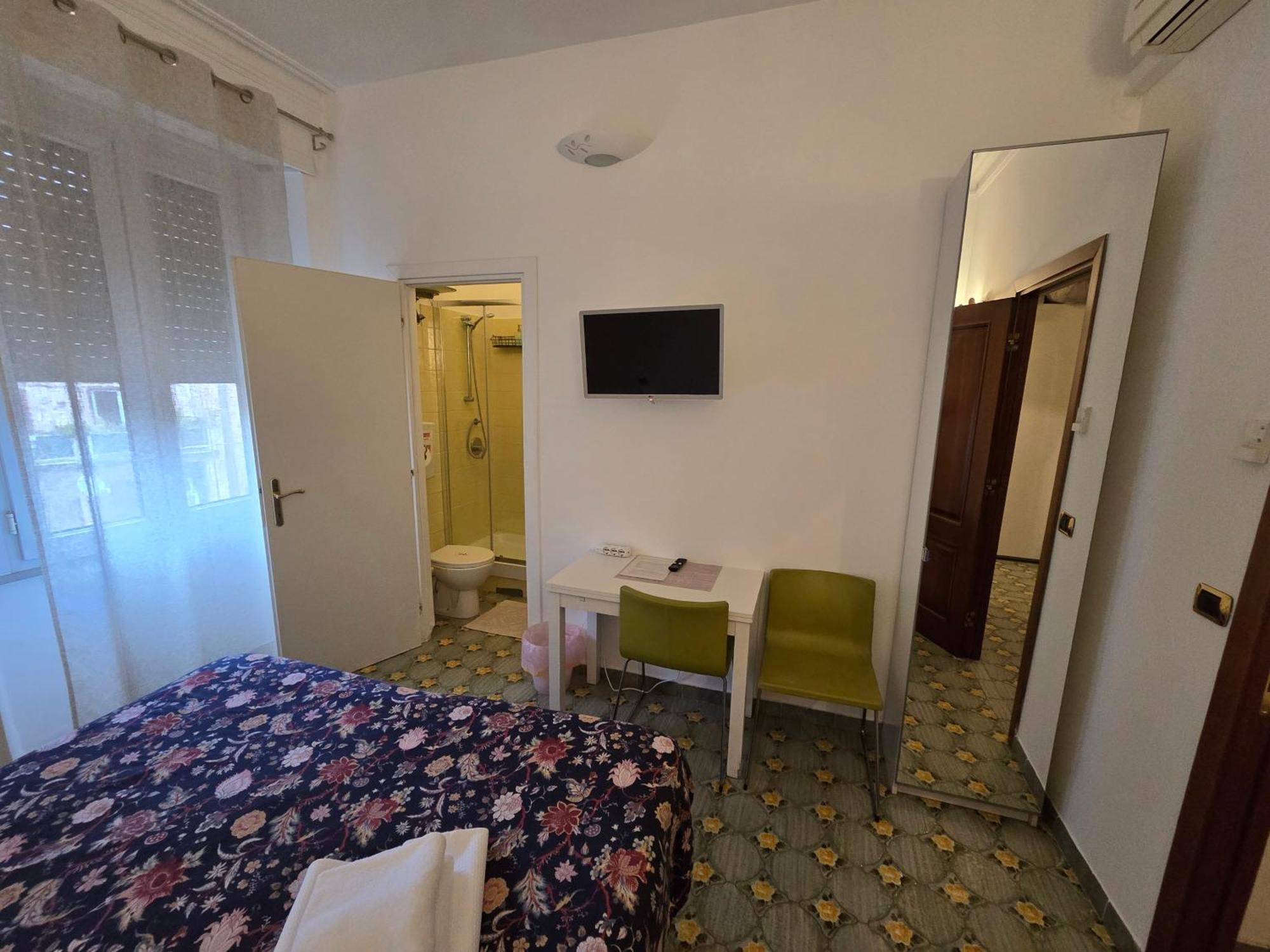 Double Room Private Bathroom