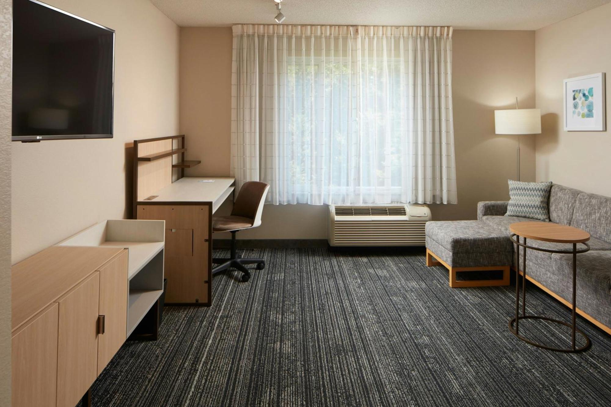 One-Bedroom Queen Suite