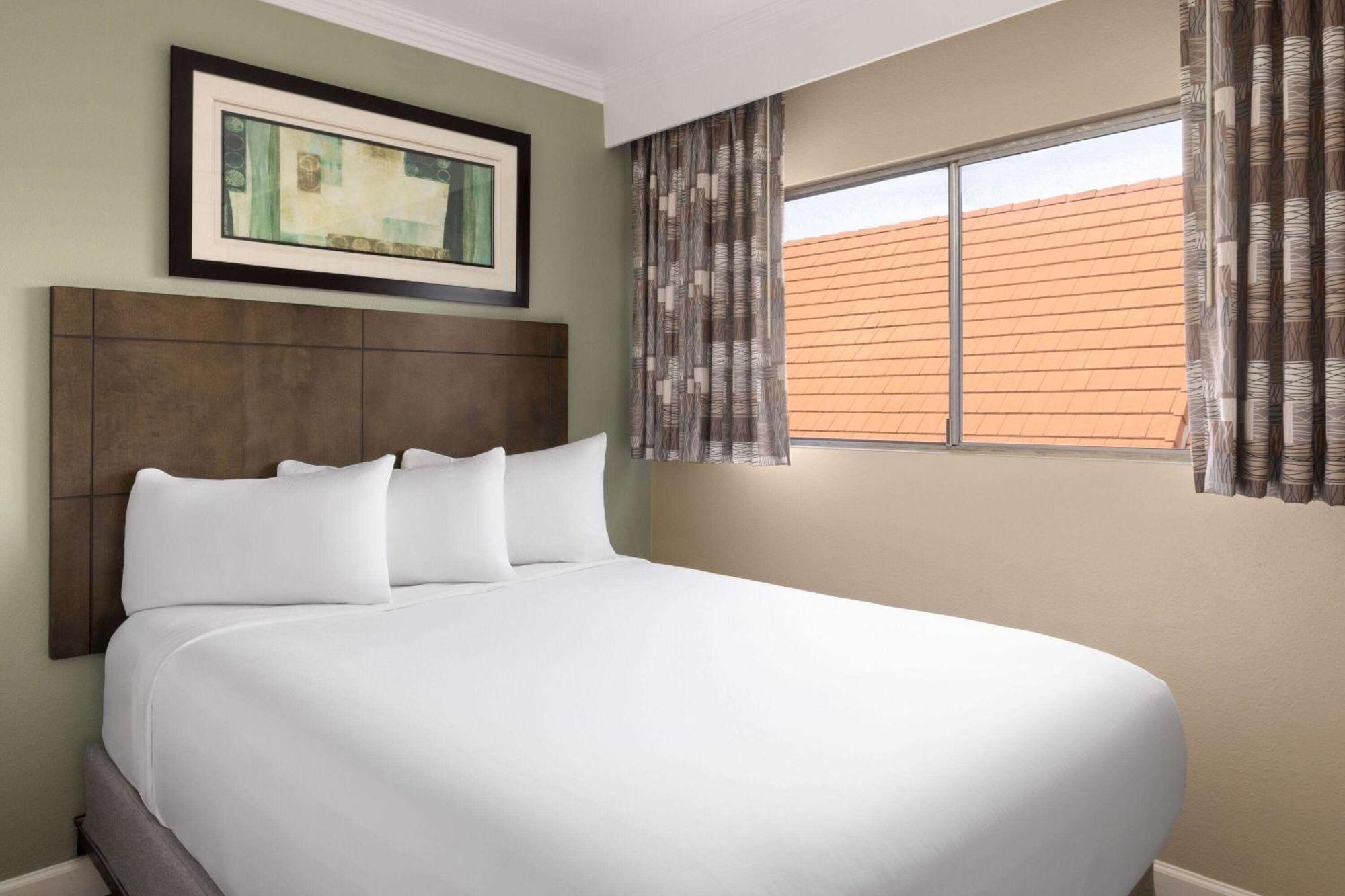 One-Bedroom Suite Three Queen Beds Non-Smoking
