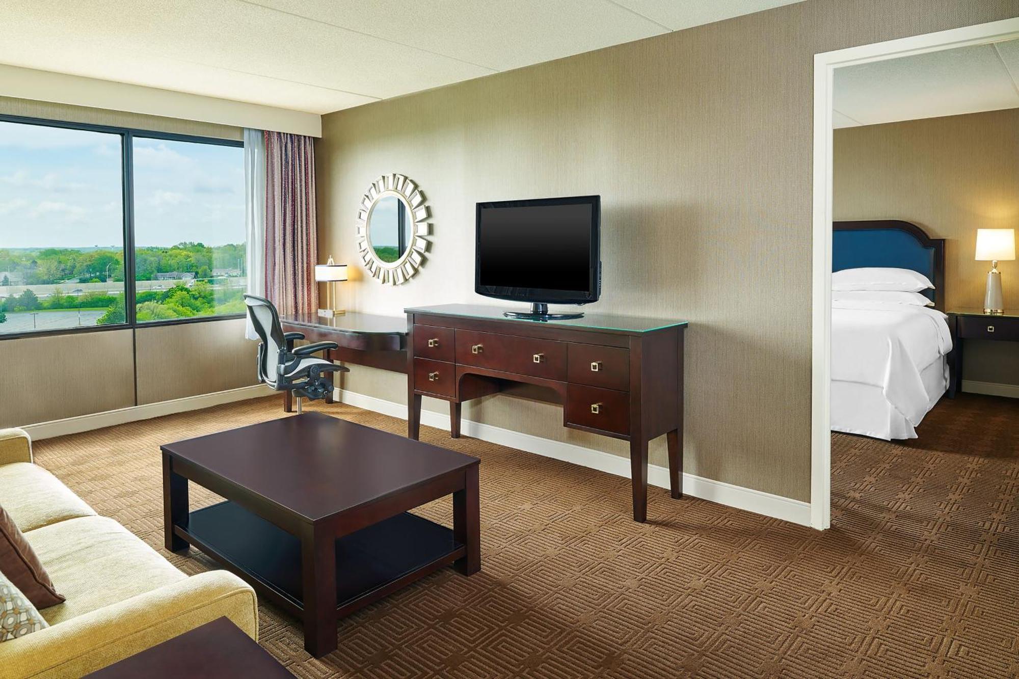 Executive Suite King bed,1640382802:JPEG