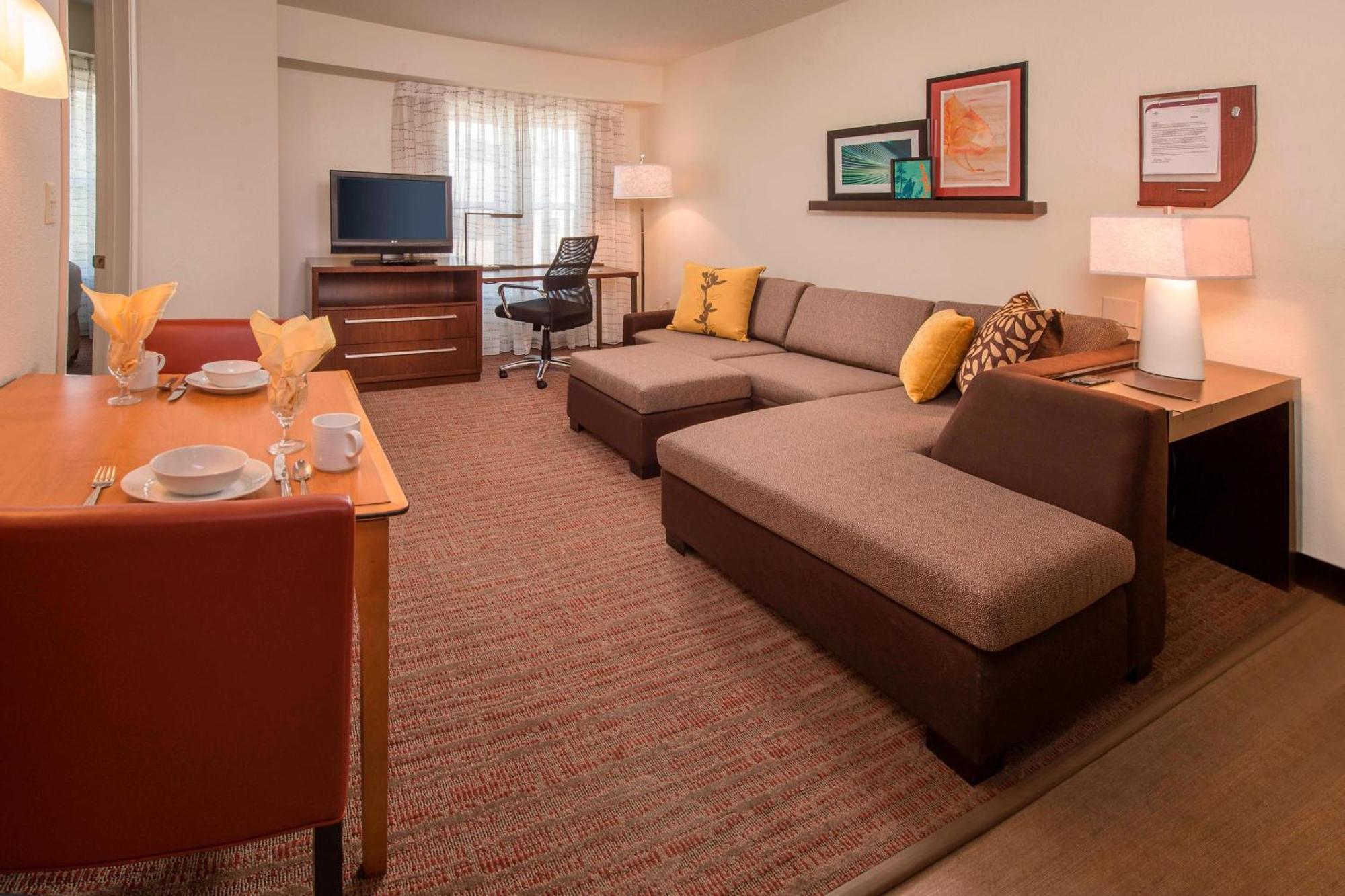 One-Bedroom Queen Suite with Sofa Bed,1636746547:JPEG