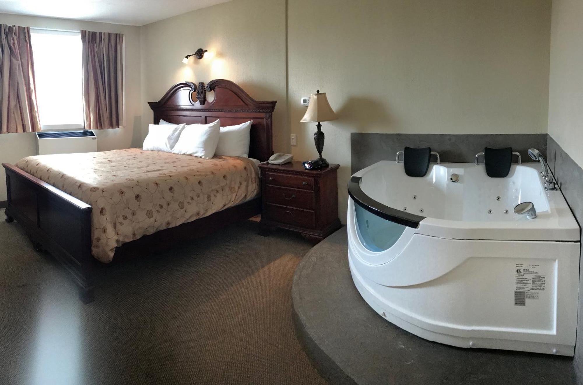 Deluxe King Suite