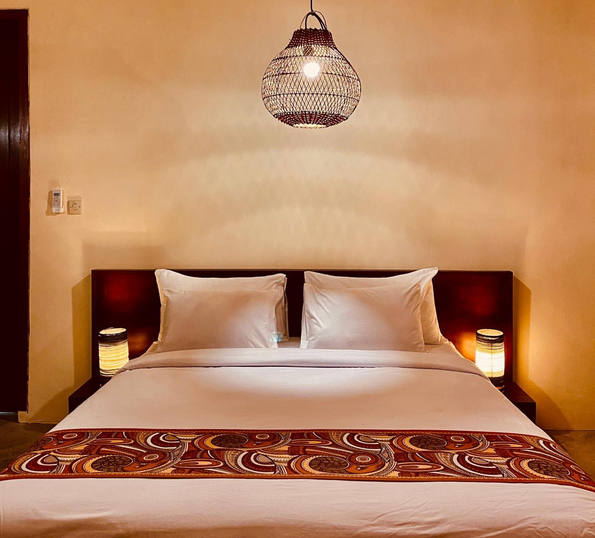 Deluxe Double Room (2 Adults + 1 Child)