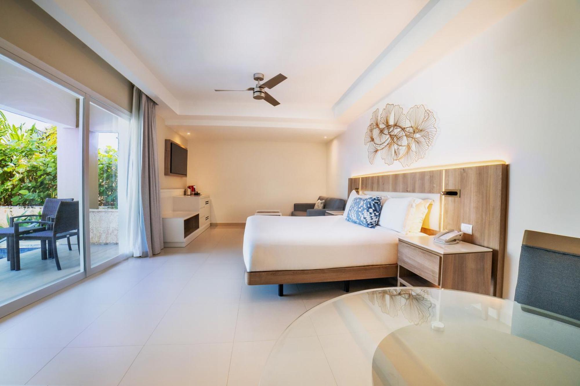 Luxury Swim Out Room Diamond Club