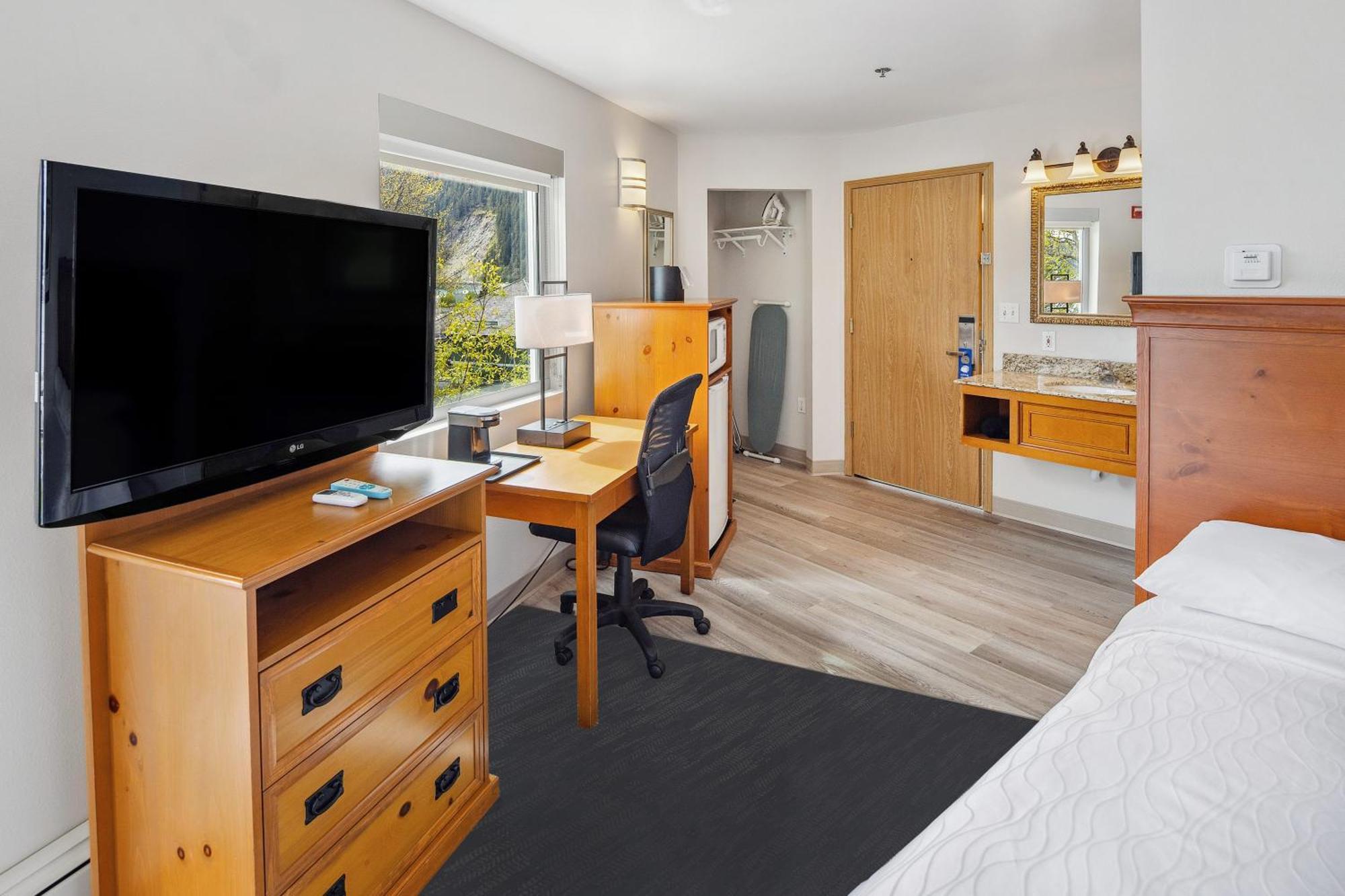 Queen Room - Bay View