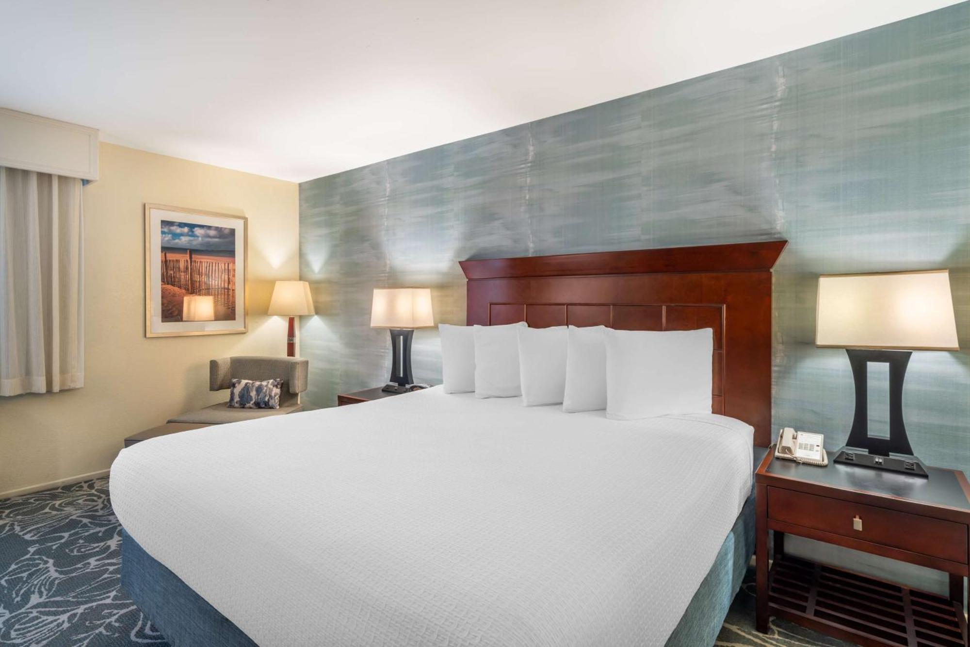 King Room with Roll In Shower-Disability Access,1640382036:JPEG