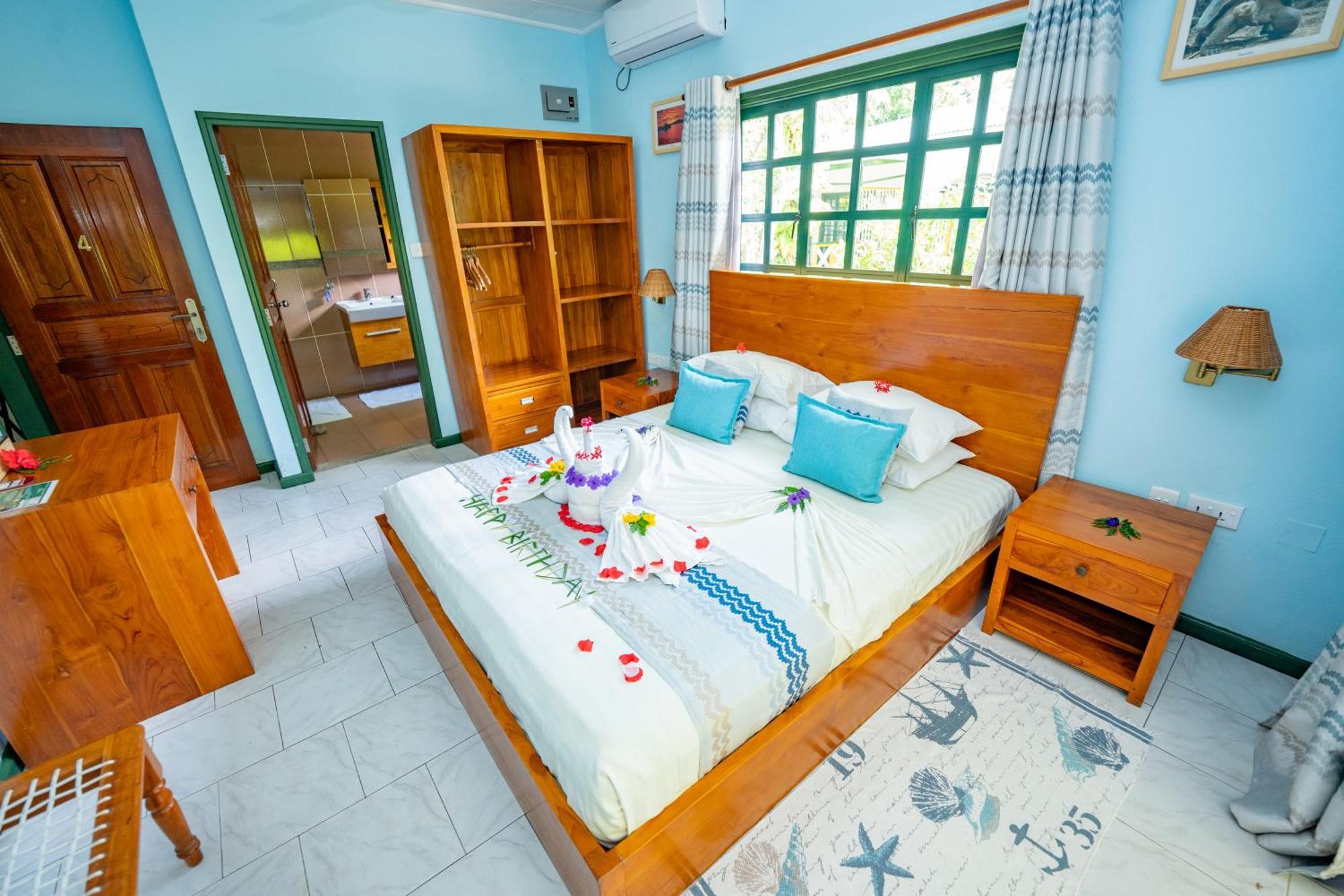 Zweibettzimmer mit Balkon