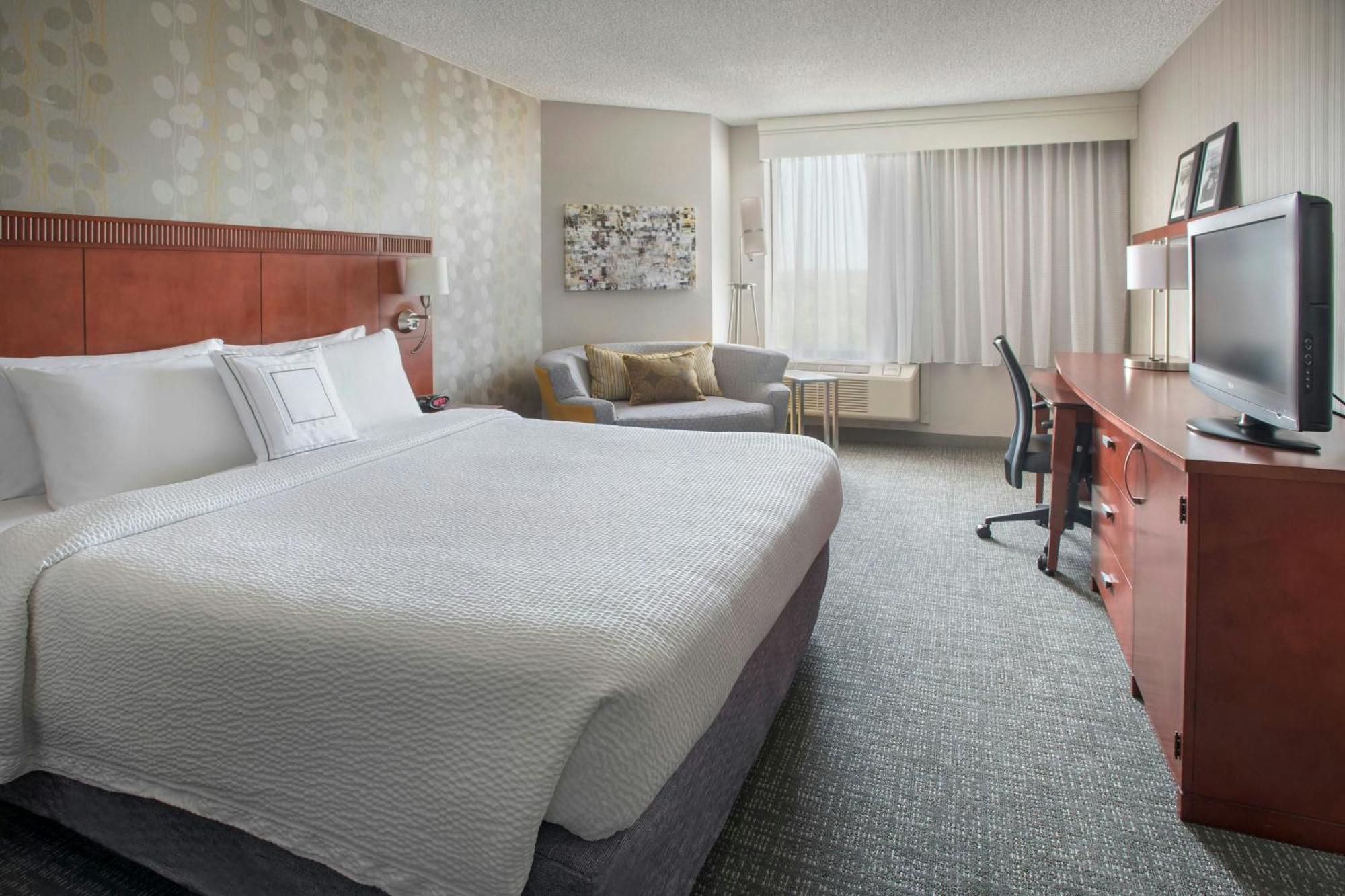 King Room with Bathtub and Sofa Bed - Mobility Access,1643154258:JPEG
