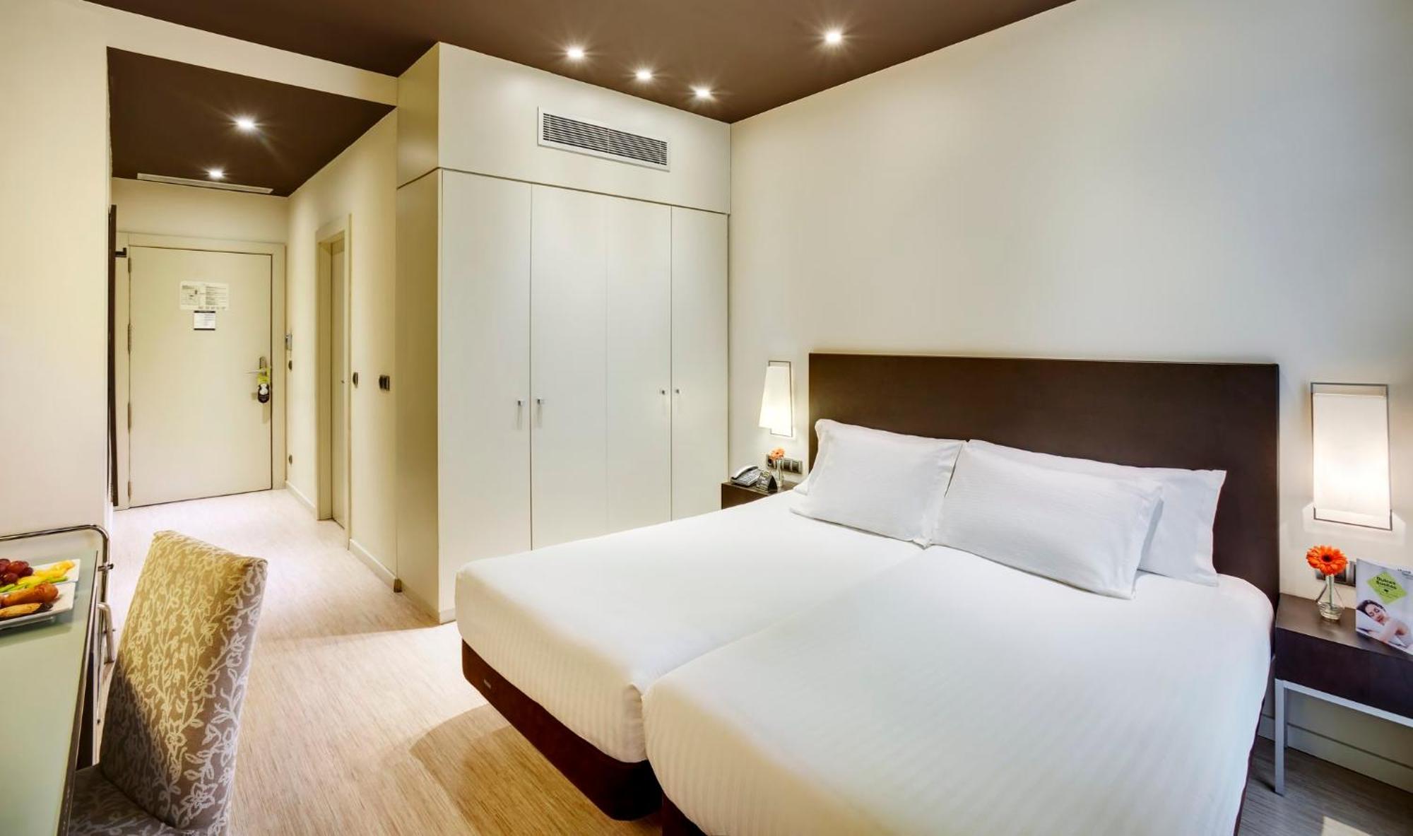 Twin Room,1644405767:JPEG