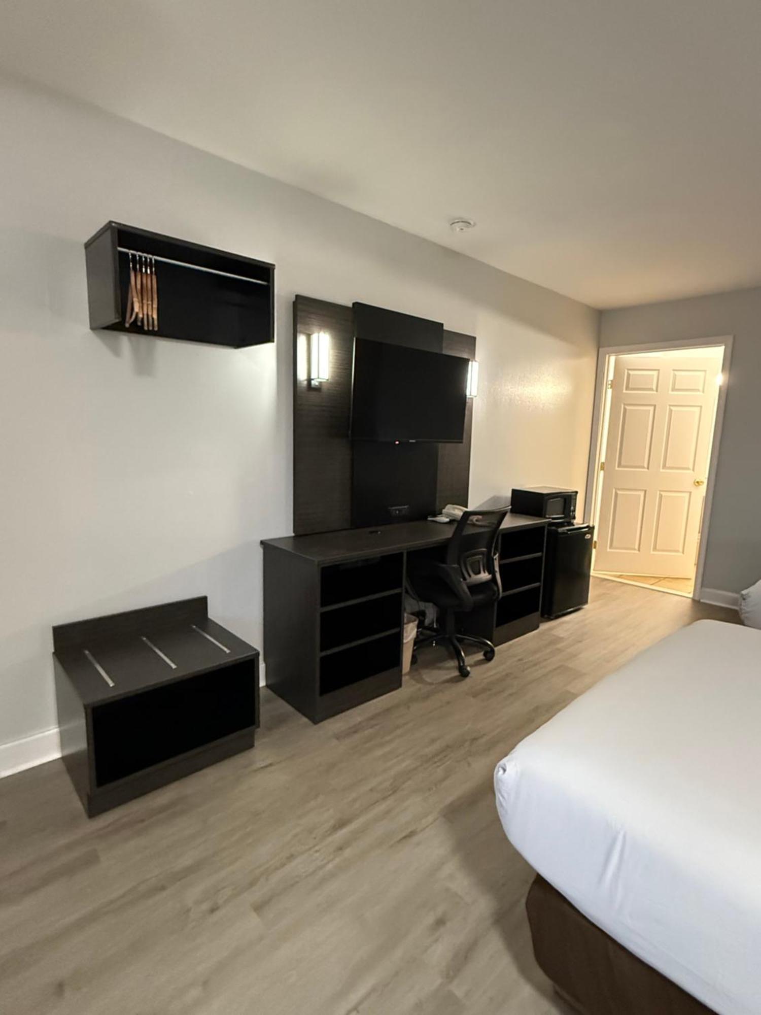 Quadruple Room - Non-Smoking